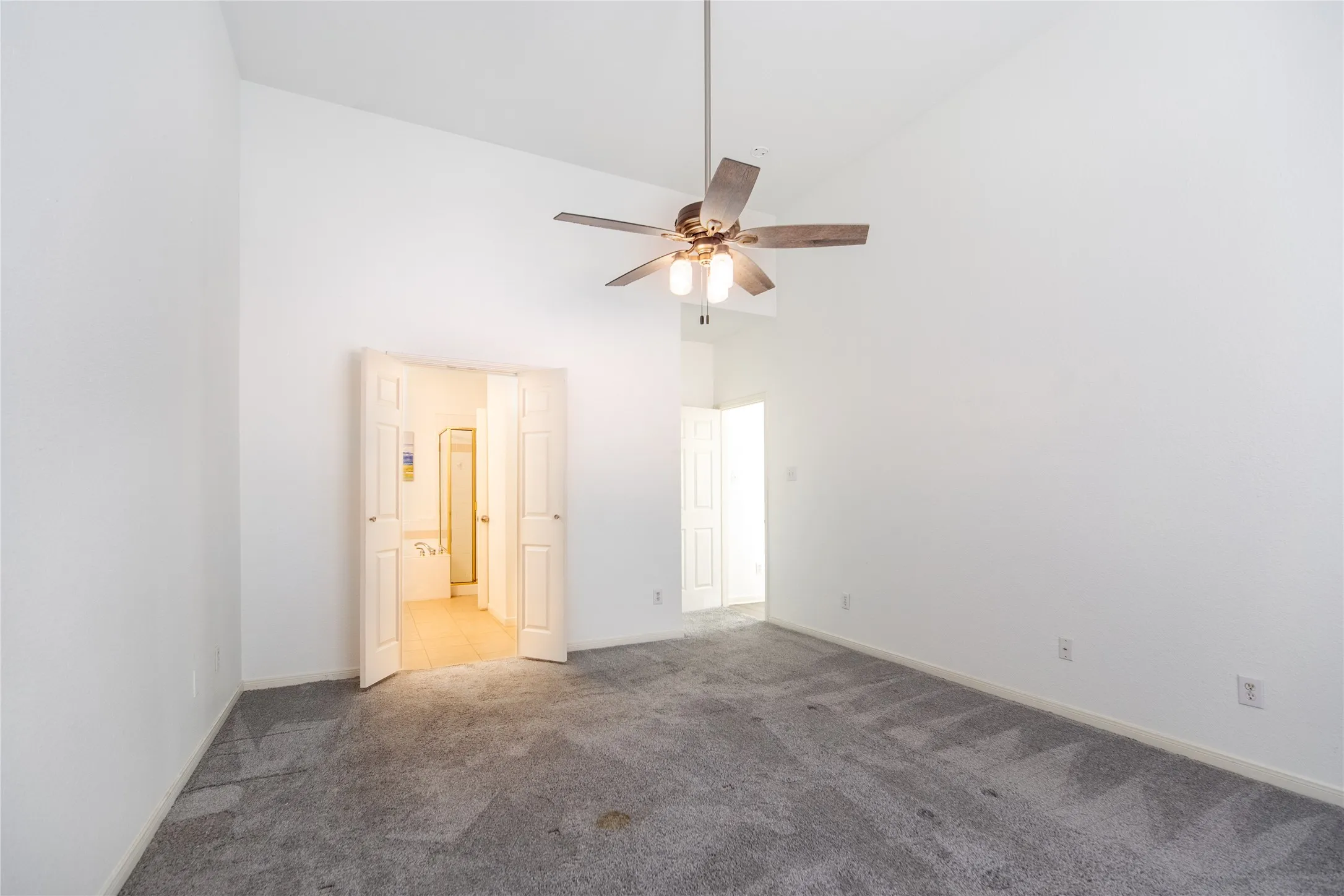 Single Family Residence For Sale in Dallas County , 7914 Albany Drive, Rowlett, Texas 75089, 4 Bedrooms, 4 Bathrooms, 2 Garage spaces, 2,214 Sqft, built in 2001, Price $400,000, mls#21131156, Real Estate Agent in Rowlett, Homes For Sale in Dallas county, Homes For Sale in Rowlett, Realtor in Rowlett Texas, Real Estate Brokerage Independent Realty Texas, Luminita Cordes Realtor
