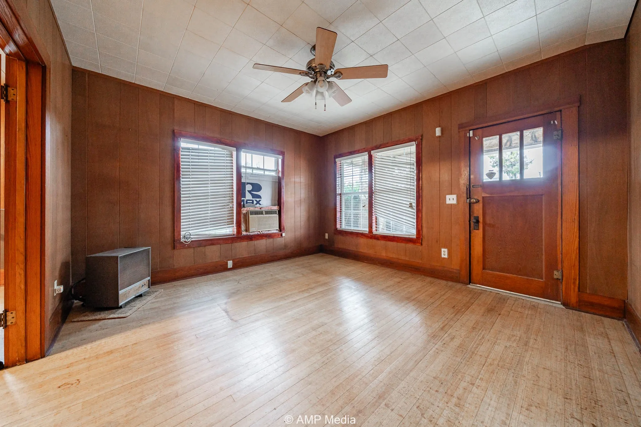 Single Family Residence For Sale in Haskell County , 1104 N Avenue Avenue E, Haskell, Texas 79521, 2 Bedroom, 1 Bathroom, Garage spaces, 1,192 Sqft, built in 1940, mls#21131184, Real Estate Agent in Haskell, Homes For Sale in Haskell county, Homes For Sale in Haskell, Realtor in Haskell Texas, Real Estate Brokerage Independent Realty Texas, Luminita Cordes Realtor