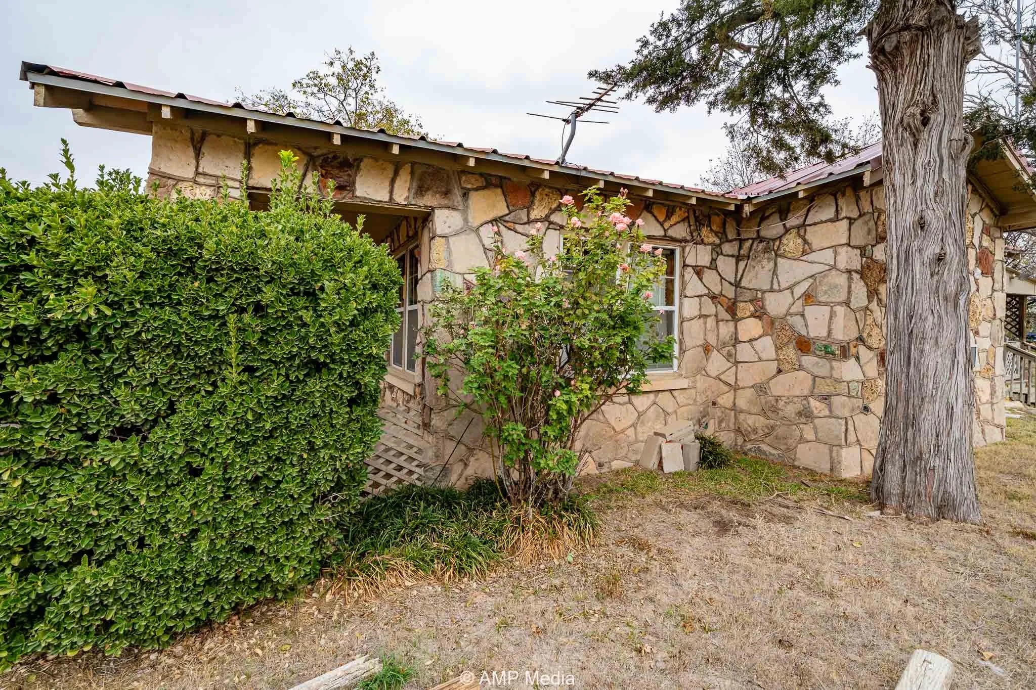 Single Family Residence For Sale in Haskell County , 1104 N Avenue Avenue E, Haskell, Texas 79521, 2 Bedroom, 1 Bathroom, Garage spaces, 1,192 Sqft, built in 1940, mls#21131184, Real Estate Agent in Haskell, Homes For Sale in Haskell county, Homes For Sale in Haskell, Realtor in Haskell Texas, Real Estate Brokerage Independent Realty Texas, Luminita Cordes Realtor