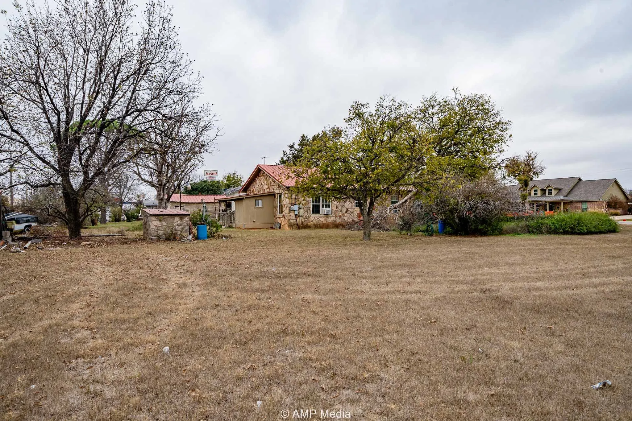 Single Family Residence For Sale in Haskell County , 1104 N Avenue Avenue E, Haskell, Texas 79521, 2 Bedroom, 1 Bathroom, Garage spaces, 1,192 Sqft, built in 1940, mls#21131184, Real Estate Agent in Haskell, Homes For Sale in Haskell county, Homes For Sale in Haskell, Realtor in Haskell Texas, Real Estate Brokerage Independent Realty Texas, Luminita Cordes Realtor