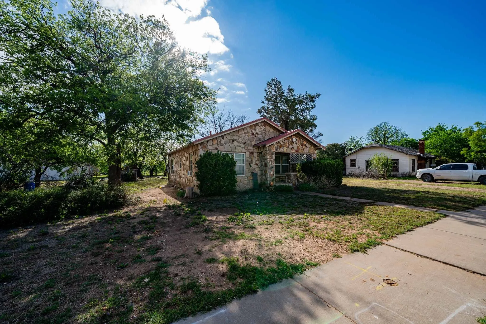 Single Family Residence For Sale in Haskell County , 1104 N Avenue Avenue E, Haskell, Texas 79521, 2 Bedroom, 1 Bathroom, Garage spaces, 1,192 Sqft, built in 1940, mls#21131184, Real Estate Agent in Haskell, Homes For Sale in Haskell county, Homes For Sale in Haskell, Realtor in Haskell Texas, Real Estate Brokerage Independent Realty Texas, Luminita Cordes Realtor