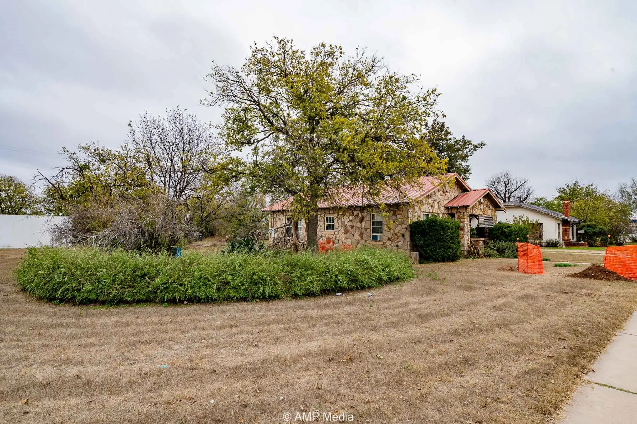 Single Family Residence For Sale in Haskell County , 1104 N Avenue Avenue E, Haskell, Texas 79521, 2 Bedroom, 1 Bathroom, Garage spaces, 1,192 Sqft, built in 1940, mls#21131184, Real Estate Agent in Haskell, Homes For Sale in Haskell county, Homes For Sale in Haskell, Realtor in Haskell Texas, Real Estate Brokerage Independent Realty Texas, Luminita Cordes Realtor