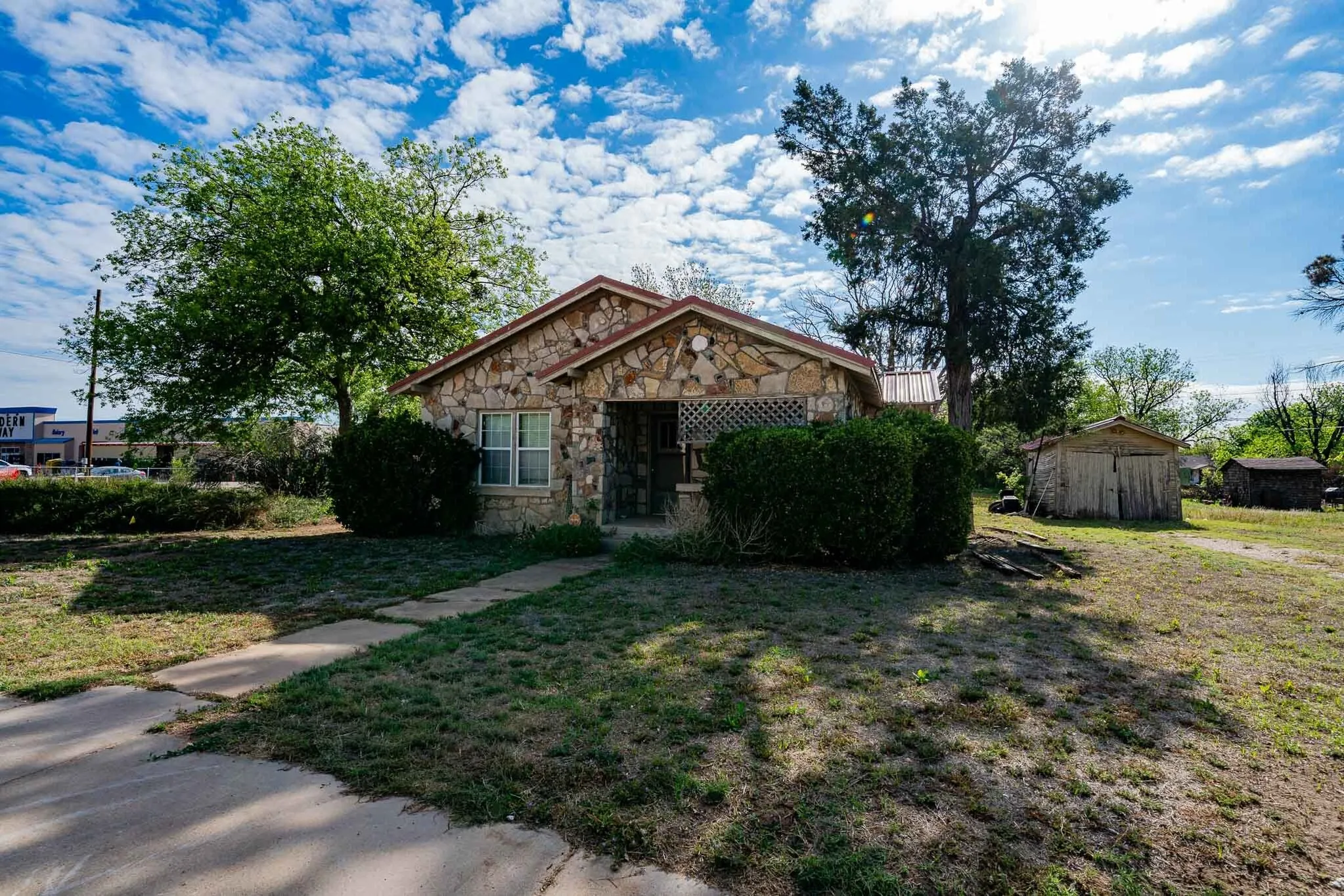 Single Family Residence For Sale in Haskell County , 1104 N Avenue Avenue E, Haskell, Texas 79521, 2 Bedroom, 1 Bathroom, Garage spaces, 1,192 Sqft, built in 1940, mls#21131184, Real Estate Agent in Haskell, Homes For Sale in Haskell county, Homes For Sale in Haskell, Realtor in Haskell Texas, Real Estate Brokerage Independent Realty Texas, Luminita Cordes Realtor