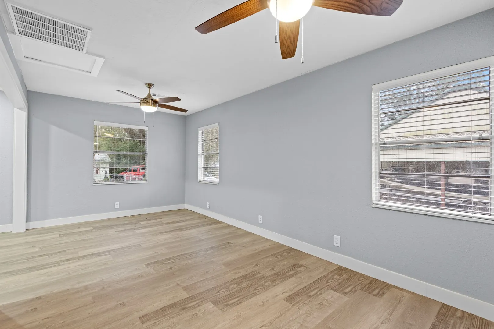 Single Family Residence For Sale in Hunt County , 10474 Apache, Wills Point, Texas 75169, 2 Bedrooms, 1 Bathroom, Garage spaces, 900 Sqft, built in 1986, Preowned, Price $165,000, mls#21130310, Real Estate Agent in Wills Point, Homes For Sale in Hunt county, Homes For Sale in Wills Point, Realtor in Wills Point Texas, Real Estate Brokerage Independent Realty Texas, Luminita Cordes Realtor