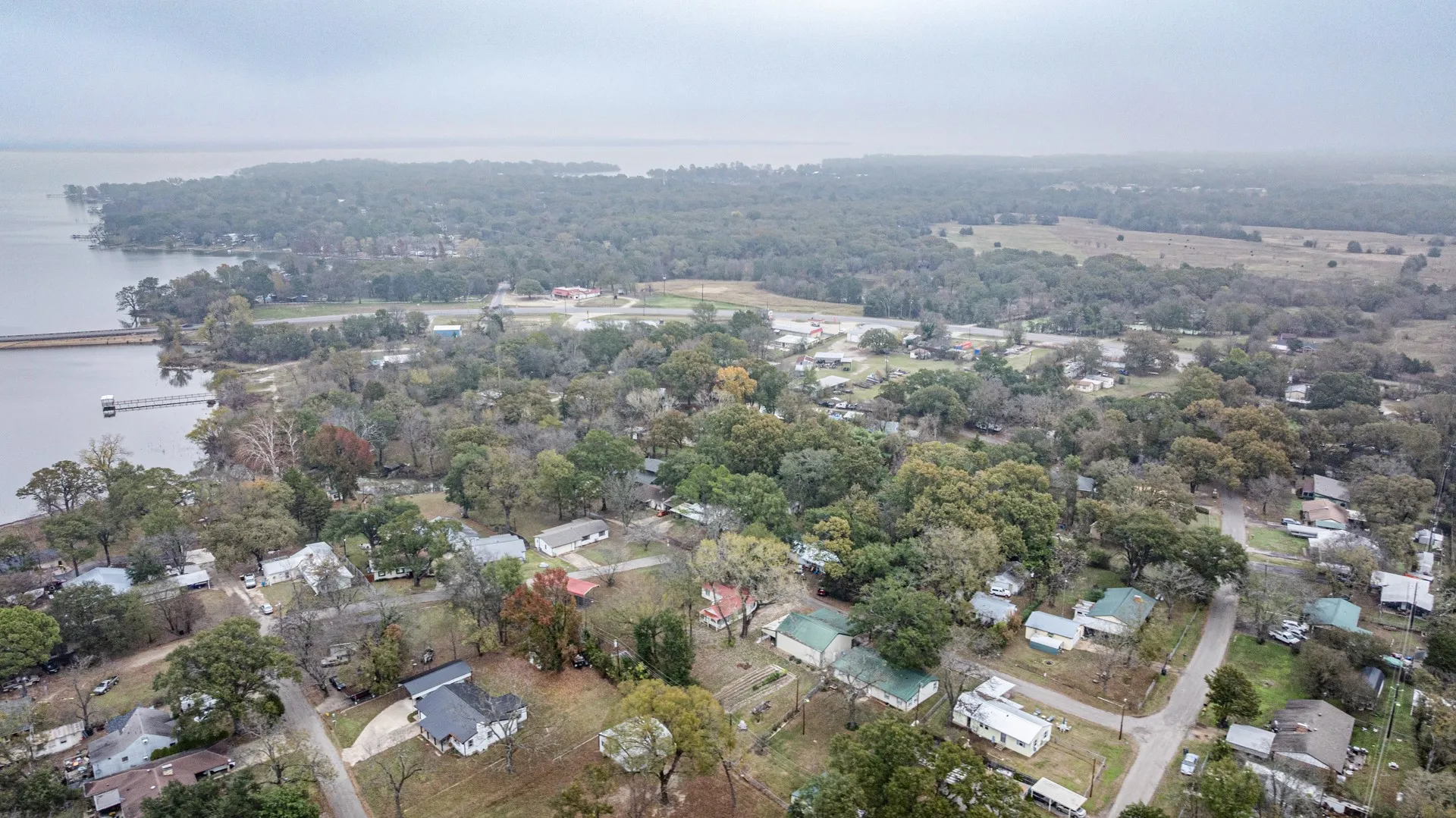 Single Family Residence For Sale in Hunt County , 10474 Apache, Wills Point, Texas 75169, 2 Bedrooms, 1 Bathroom, Garage spaces, 900 Sqft, built in 1986, Preowned, Price $165,000, mls#21130310, Real Estate Agent in Wills Point, Homes For Sale in Hunt county, Homes For Sale in Wills Point, Realtor in Wills Point Texas, Real Estate Brokerage Independent Realty Texas, Luminita Cordes Realtor