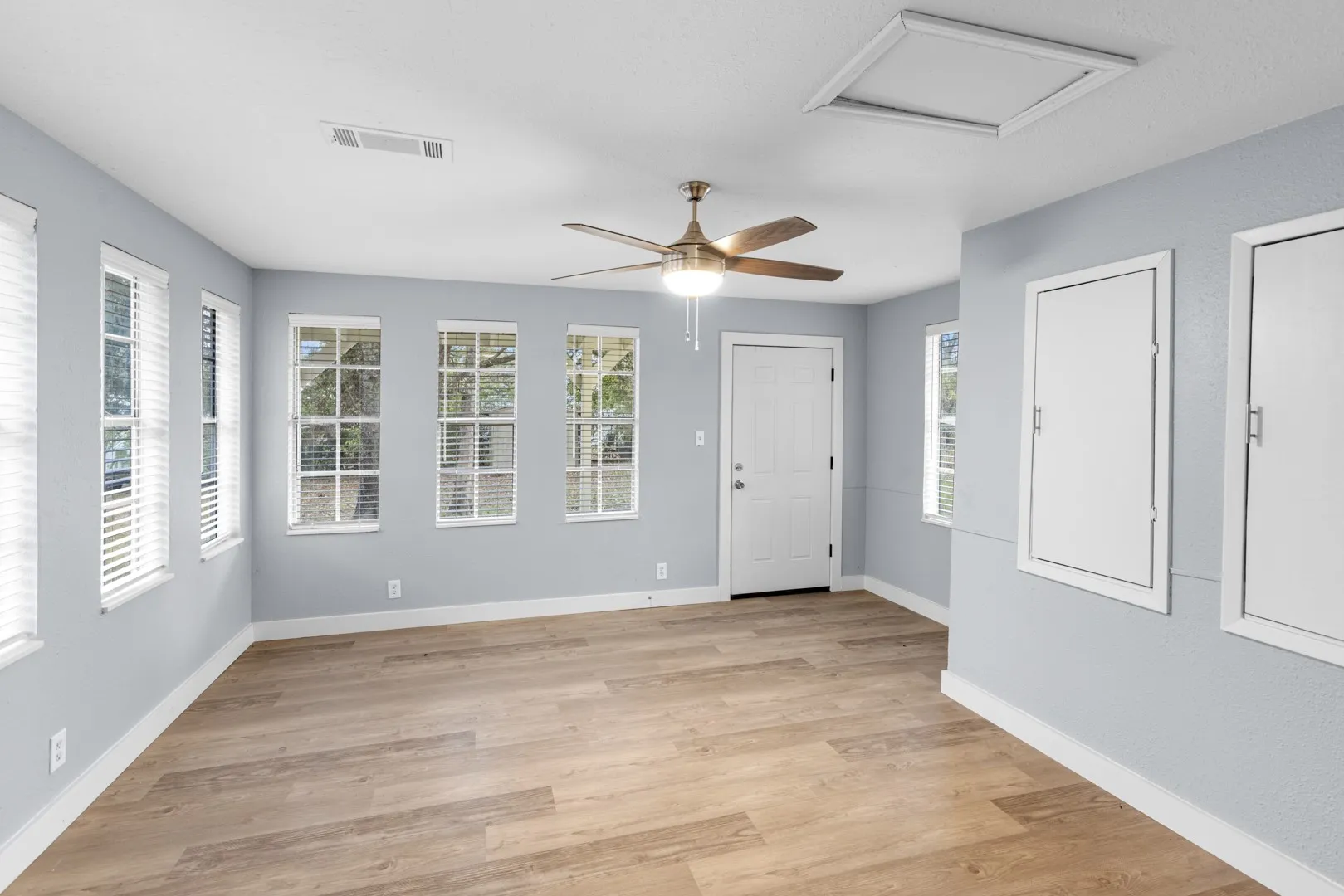 Single Family Residence For Sale in Hunt County , 10474 Apache, Wills Point, Texas 75169, 2 Bedrooms, 1 Bathroom, Garage spaces, 900 Sqft, built in 1986, Preowned, Price $165,000, mls#21130310, Real Estate Agent in Wills Point, Homes For Sale in Hunt county, Homes For Sale in Wills Point, Realtor in Wills Point Texas, Real Estate Brokerage Independent Realty Texas, Luminita Cordes Realtor