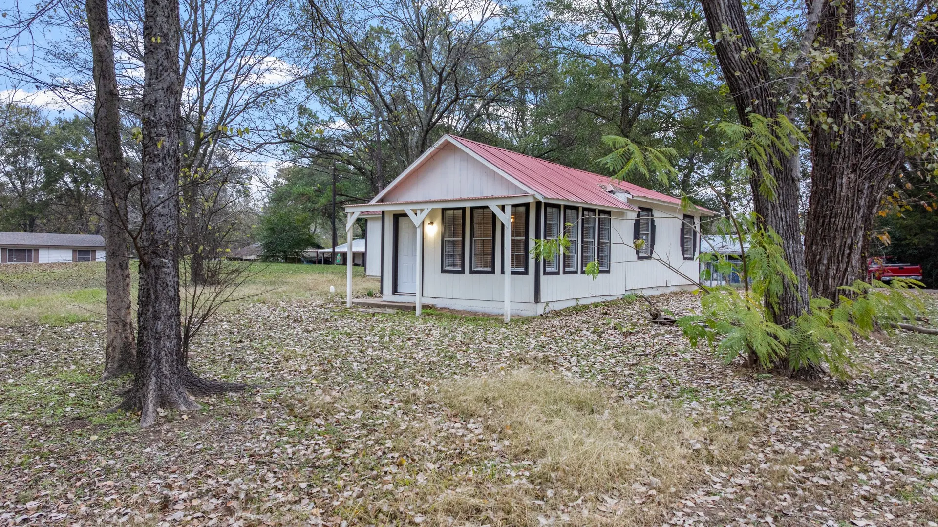 Single Family Residence For Sale in Hunt County , 10474 Apache, Wills Point, Texas 75169, 2 Bedrooms, 1 Bathroom, Garage spaces, 900 Sqft, built in 1986, Preowned, Price $165,000, mls#21130310, Real Estate Agent in Wills Point, Homes For Sale in Hunt county, Homes For Sale in Wills Point, Realtor in Wills Point Texas, Real Estate Brokerage Independent Realty Texas, Luminita Cordes Realtor