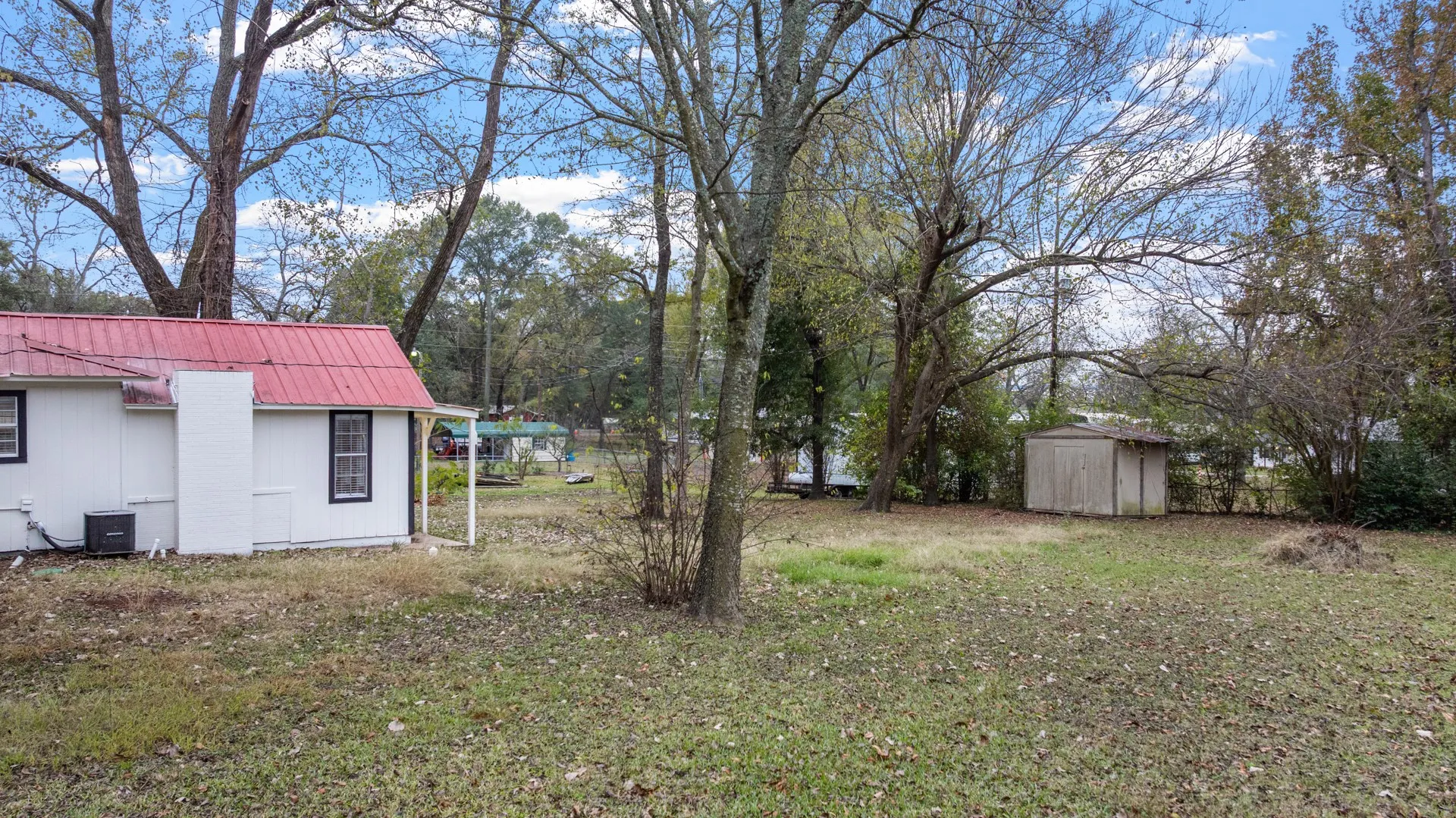 Single Family Residence For Sale in Hunt County , 10474 Apache, Wills Point, Texas 75169, 2 Bedrooms, 1 Bathroom, Garage spaces, 900 Sqft, built in 1986, Preowned, Price $165,000, mls#21130310, Real Estate Agent in Wills Point, Homes For Sale in Hunt county, Homes For Sale in Wills Point, Realtor in Wills Point Texas, Real Estate Brokerage Independent Realty Texas, Luminita Cordes Realtor