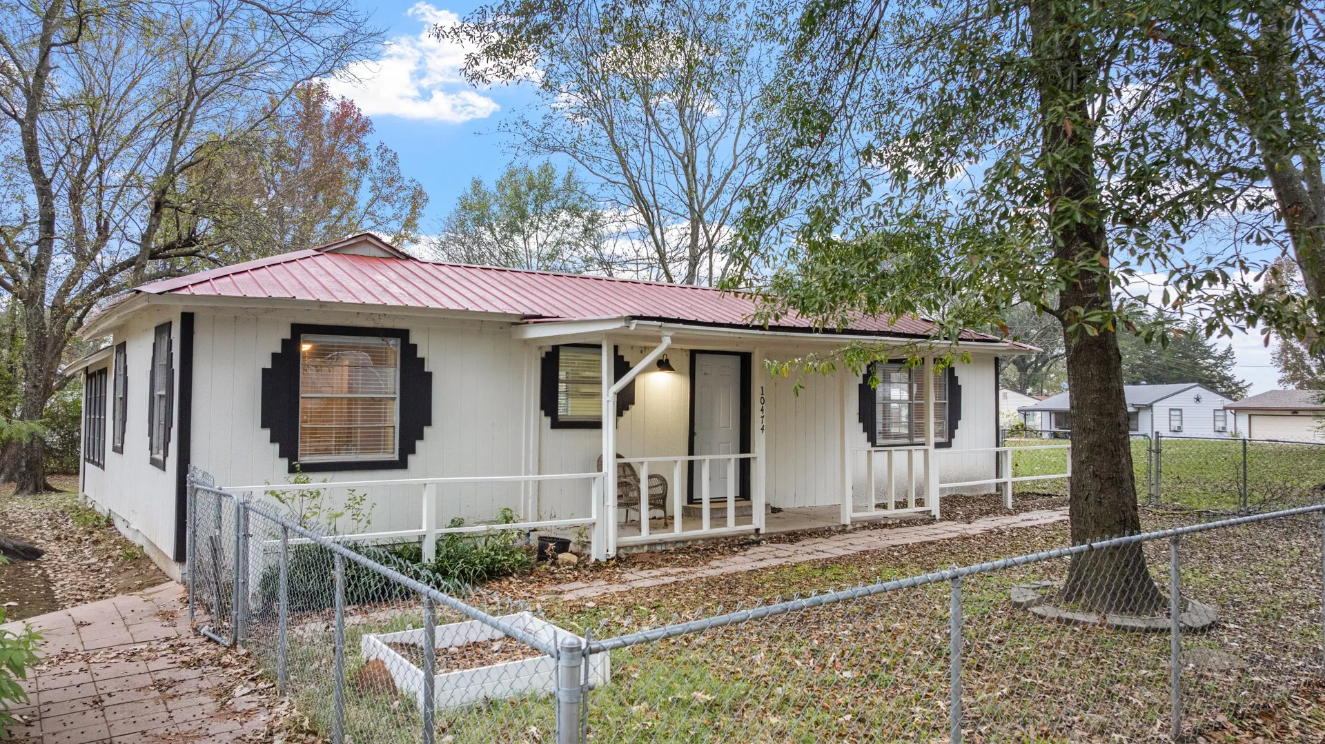 Single Family Residence For Sale in Hunt County , 10474 Apache, Wills Point, Texas 75169, 2 Bedrooms, 1 Bathroom, Garage spaces, 900 Sqft, built in 1986, Preowned, Price $165,000, mls#21130310, Real Estate Agent in Wills Point, Homes For Sale in Hunt county, Homes For Sale in Wills Point, Realtor in Wills Point Texas, Real Estate Brokerage Independent Realty Texas, Luminita Cordes Realtor