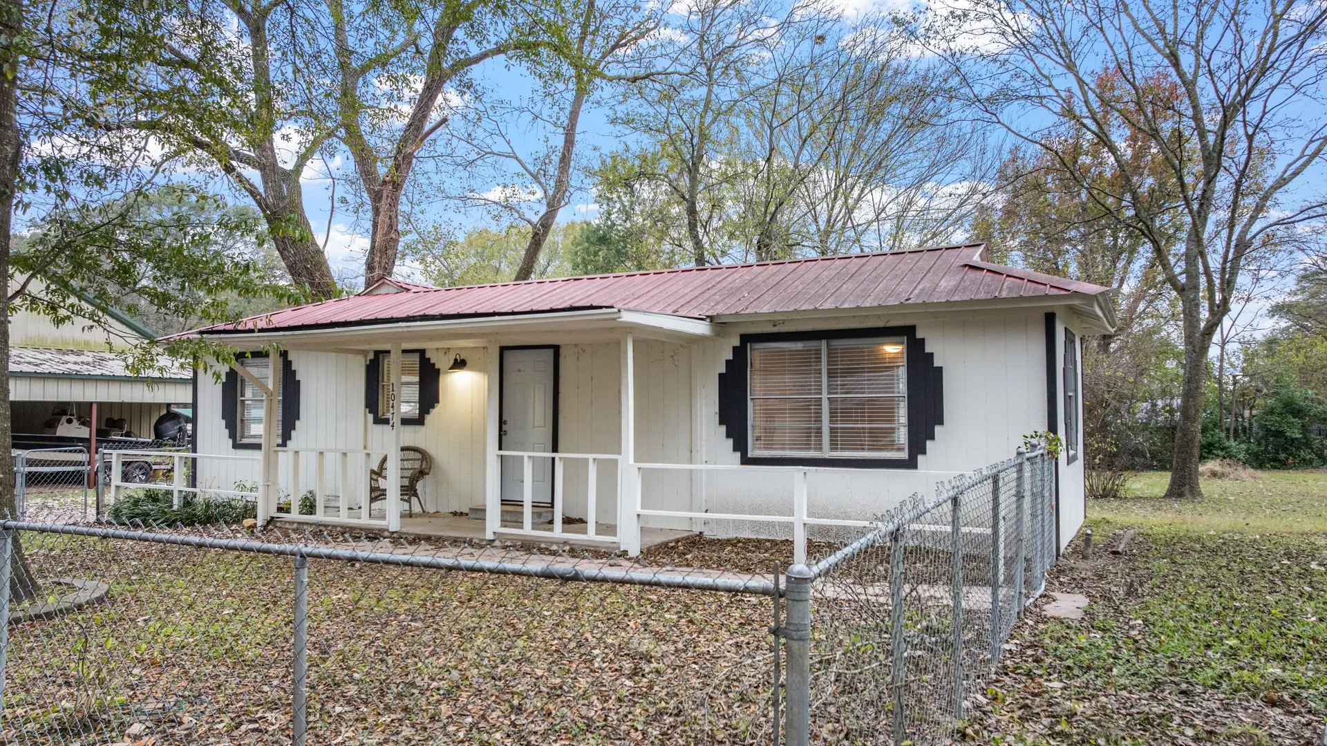 Single Family Residence For Sale in Hunt County , 10474 Apache, Wills Point, Texas 75169, 2 Bedrooms, 1 Bathroom, Garage spaces, 900 Sqft, built in 1986, Preowned, Price $165,000, mls#21130310, Real Estate Agent in Wills Point, Homes For Sale in Hunt county, Homes For Sale in Wills Point, Realtor in Wills Point Texas, Real Estate Brokerage Independent Realty Texas, Luminita Cordes Realtor