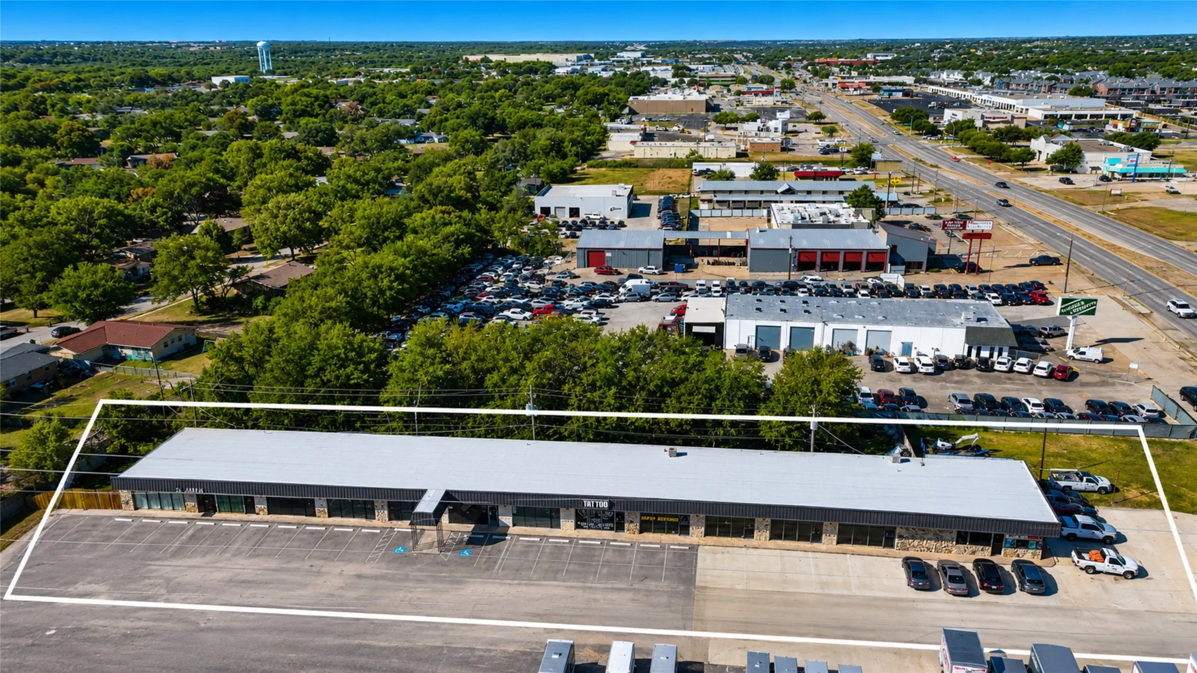 Retail For Sale in Tarrant County , 8331 Camp Bowie West, Fort Worth, Texas 76116, 0, 0, Garage spaces, 0 Sqft, built in 1959, Preowned, mls#21131221, Real Estate Agent in Fort Worth, Homes For Sale in Tarrant county, Homes For Sale in Fort Worth, Realtor in Fort Worth Texas, Real Estate Brokerage Independent Realty Texas, Luminita Cordes Realtor