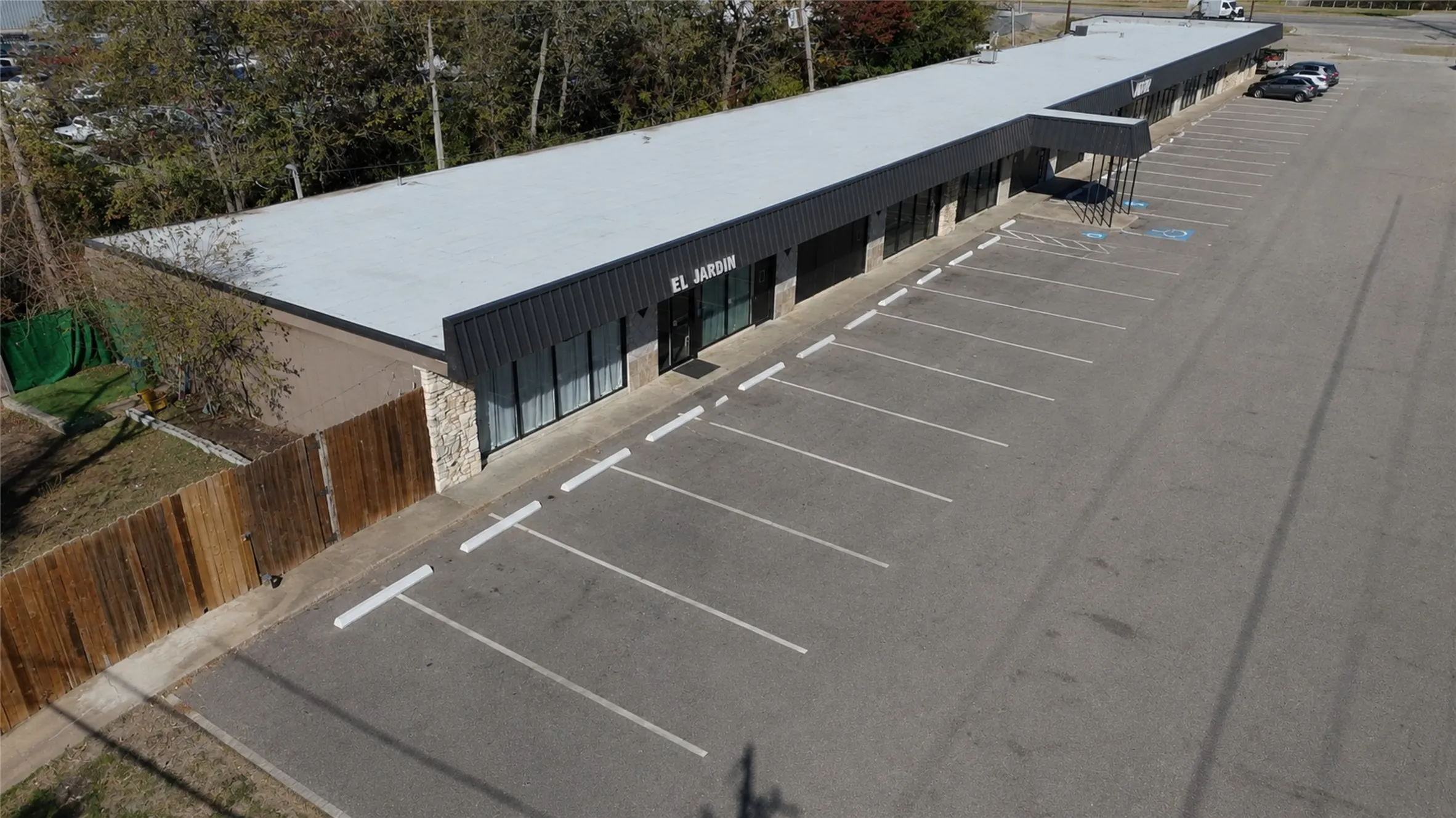 Retail For Sale in Tarrant County , 8331 Camp Bowie West, Fort Worth, Texas 76116, 0, 0, Garage spaces, 0 Sqft, built in 1959, Preowned, mls#21131221, Real Estate Agent in Fort Worth, Homes For Sale in Tarrant county, Homes For Sale in Fort Worth, Realtor in Fort Worth Texas, Real Estate Brokerage Independent Realty Texas, Luminita Cordes Realtor