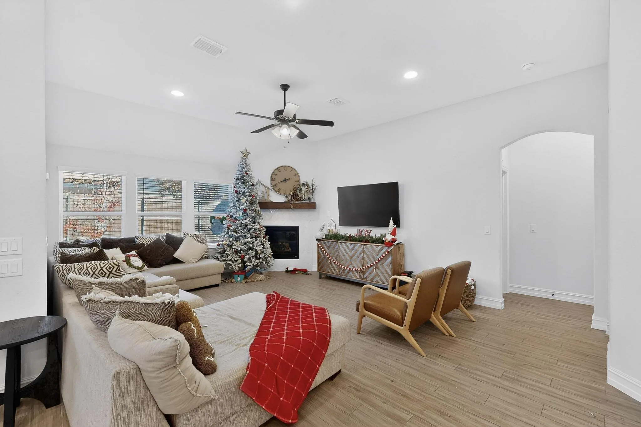 Single Family Residence For Sale in Collin County , 2817 Ash Avenue, Melissa, Texas 75454, 4 Bedroom, 2 Bathroom, 2 Garage spaces, 2,254 Sqft, built in 2020, mls#21131233, Real Estate Agent in Melissa, Homes For Sale in Collin county, Homes For Sale in Melissa, Realtor in Melissa Texas, Real Estate Brokerage Independent Realty Texas, Luminita Cordes Realtor