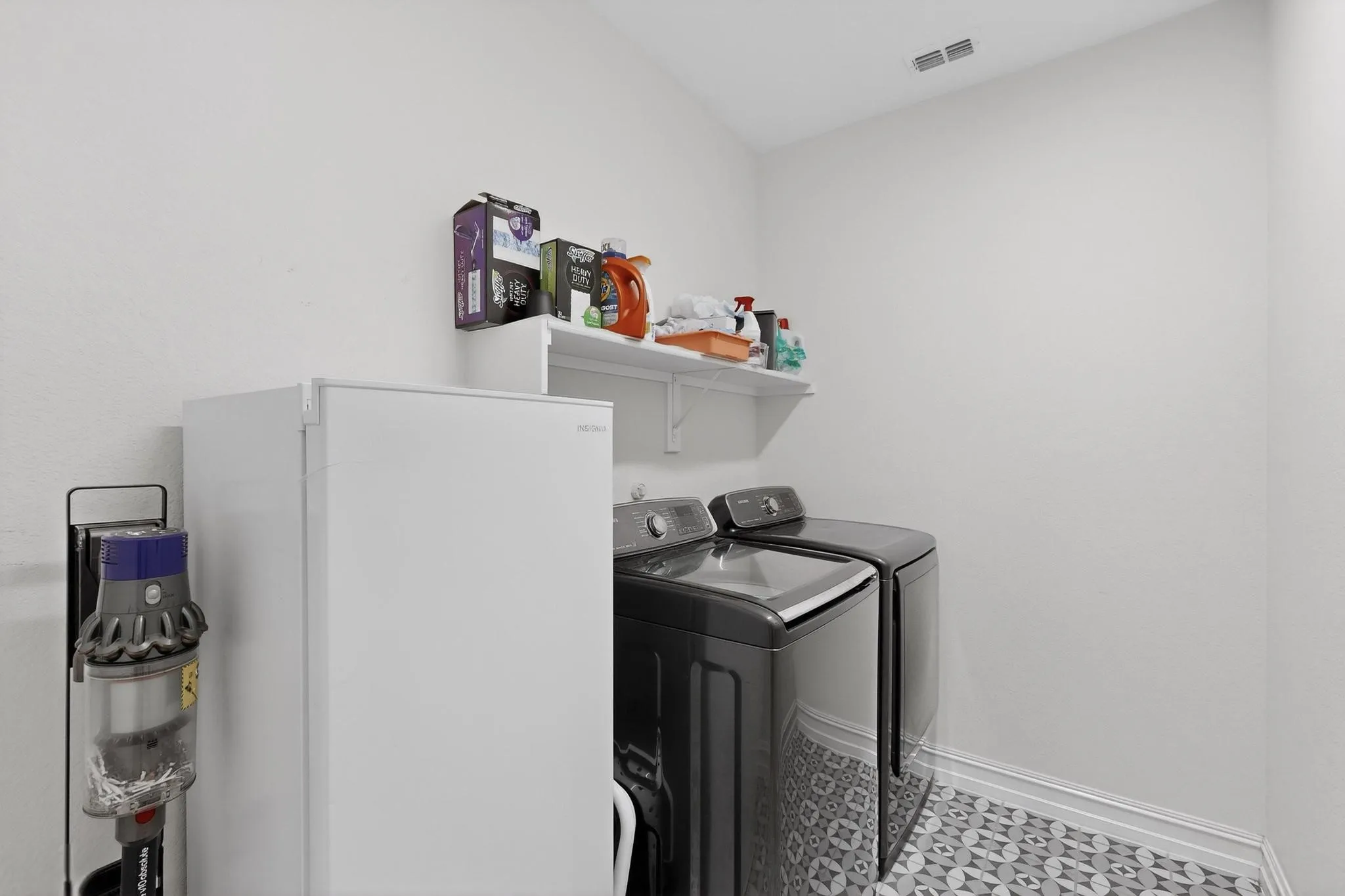 Single Family Residence For Sale in Collin County , 2817 Ash Avenue, Melissa, Texas 75454, 4 Bedroom, 2 Bathroom, 2 Garage spaces, 2,254 Sqft, built in 2020, mls#21131233, Real Estate Agent in Melissa, Homes For Sale in Collin county, Homes For Sale in Melissa, Realtor in Melissa Texas, Real Estate Brokerage Independent Realty Texas, Luminita Cordes Realtor