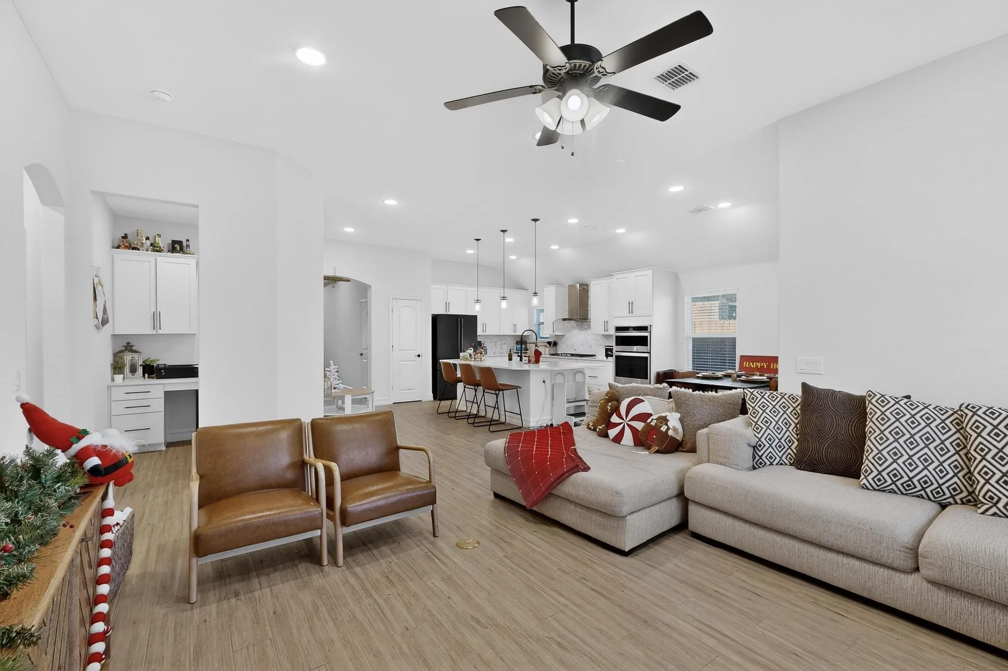 Single Family Residence For Sale in Collin County , 2817 Ash Avenue, Melissa, Texas 75454, 4 Bedroom, 2 Bathroom, 2 Garage spaces, 2,254 Sqft, built in 2020, mls#21131233, Real Estate Agent in Melissa, Homes For Sale in Collin county, Homes For Sale in Melissa, Realtor in Melissa Texas, Real Estate Brokerage Independent Realty Texas, Luminita Cordes Realtor