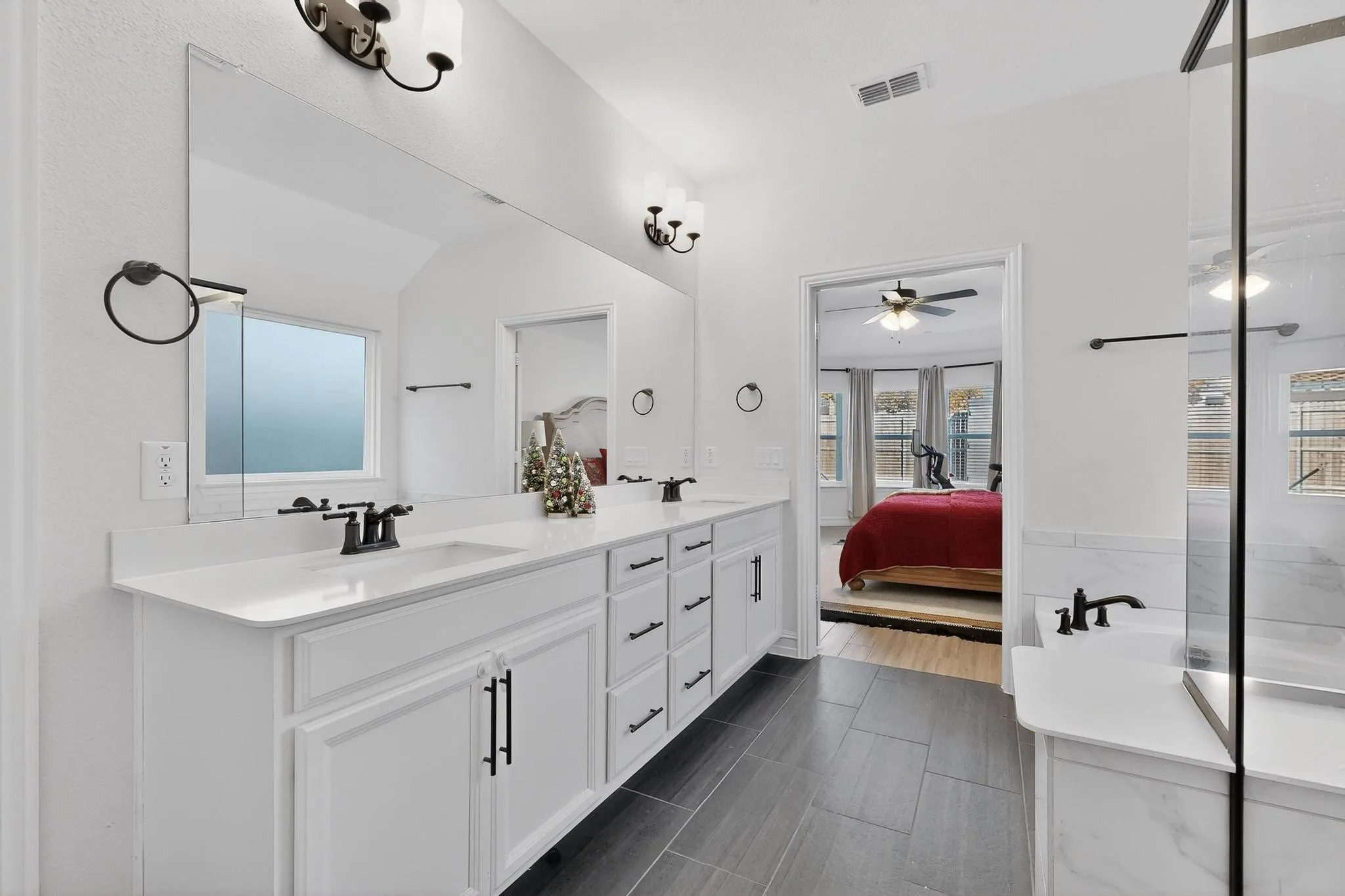 Single Family Residence For Sale in Collin County , 2817 Ash Avenue, Melissa, Texas 75454, 4 Bedroom, 2 Bathroom, 2 Garage spaces, 2,254 Sqft, built in 2020, mls#21131233, Real Estate Agent in Melissa, Homes For Sale in Collin county, Homes For Sale in Melissa, Realtor in Melissa Texas, Real Estate Brokerage Independent Realty Texas, Luminita Cordes Realtor