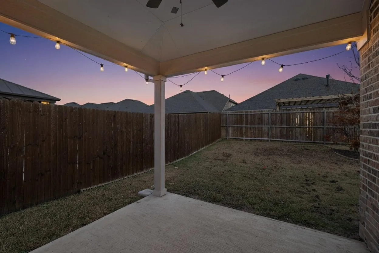 Single Family Residence For Sale in Collin County , 2817 Ash Avenue, Melissa, Texas 75454, 4 Bedroom, 2 Bathroom, 2 Garage spaces, 2,254 Sqft, built in 2020, mls#21131233, Real Estate Agent in Melissa, Homes For Sale in Collin county, Homes For Sale in Melissa, Realtor in Melissa Texas, Real Estate Brokerage Independent Realty Texas, Luminita Cordes Realtor