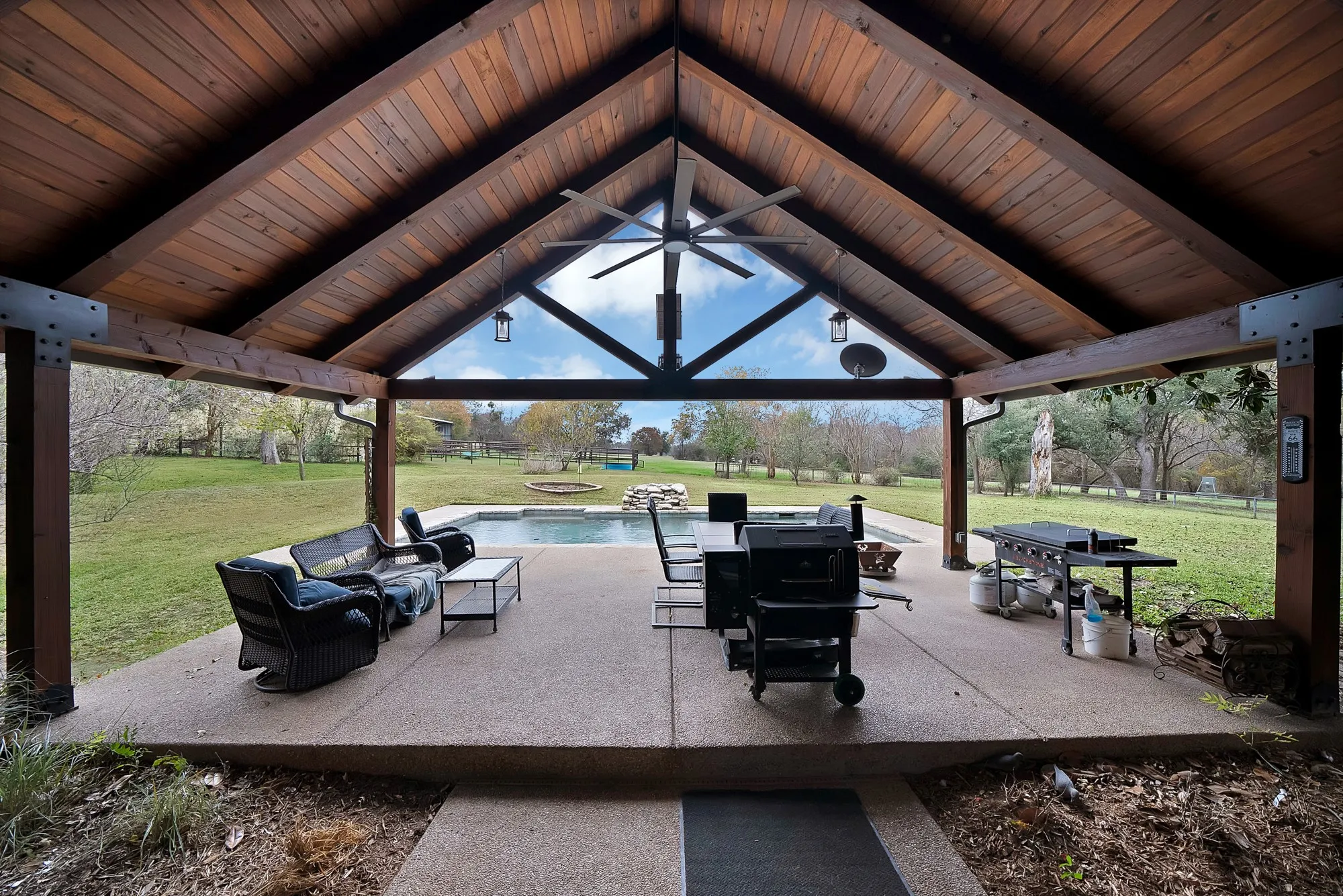 Farm For Sale in Parker County , 1317 Sweet Springs Road, Weatherford, Texas 76088, 4 Bedroom, 4 Bathroom, Garage spaces, 3,266 Sqft, built in 1988, mls#21130736, Real Estate Agent in Weatherford, Homes For Sale in Parker county, Homes For Sale in Weatherford, Realtor in Weatherford Texas, Real Estate Brokerage Independent Realty Texas, Luminita Cordes Realtor