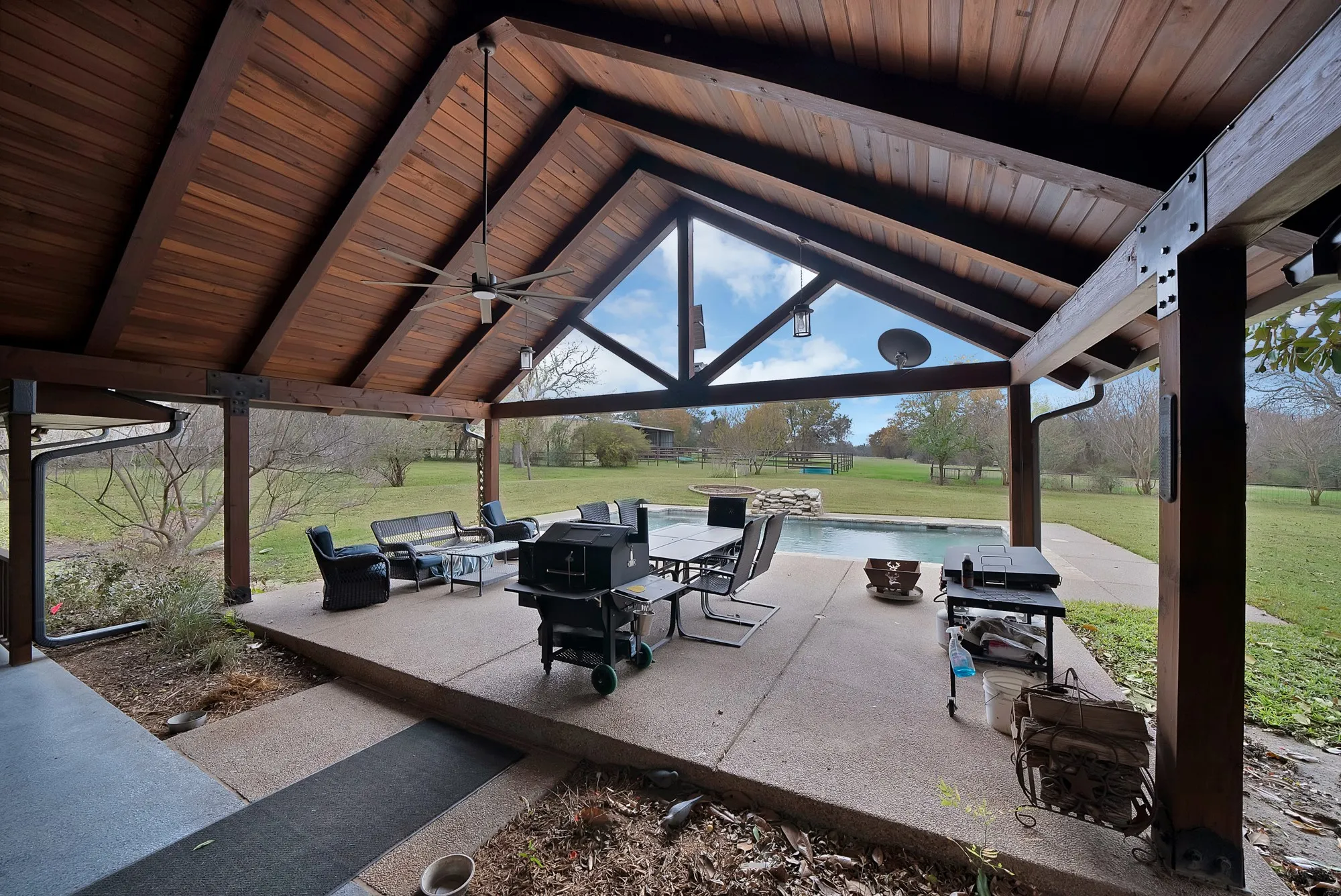 Farm For Sale in Parker County , 1317 Sweet Springs Road, Weatherford, Texas 76088, 4 Bedroom, 4 Bathroom, Garage spaces, 3,266 Sqft, built in 1988, mls#21130736, Real Estate Agent in Weatherford, Homes For Sale in Parker county, Homes For Sale in Weatherford, Realtor in Weatherford Texas, Real Estate Brokerage Independent Realty Texas, Luminita Cordes Realtor