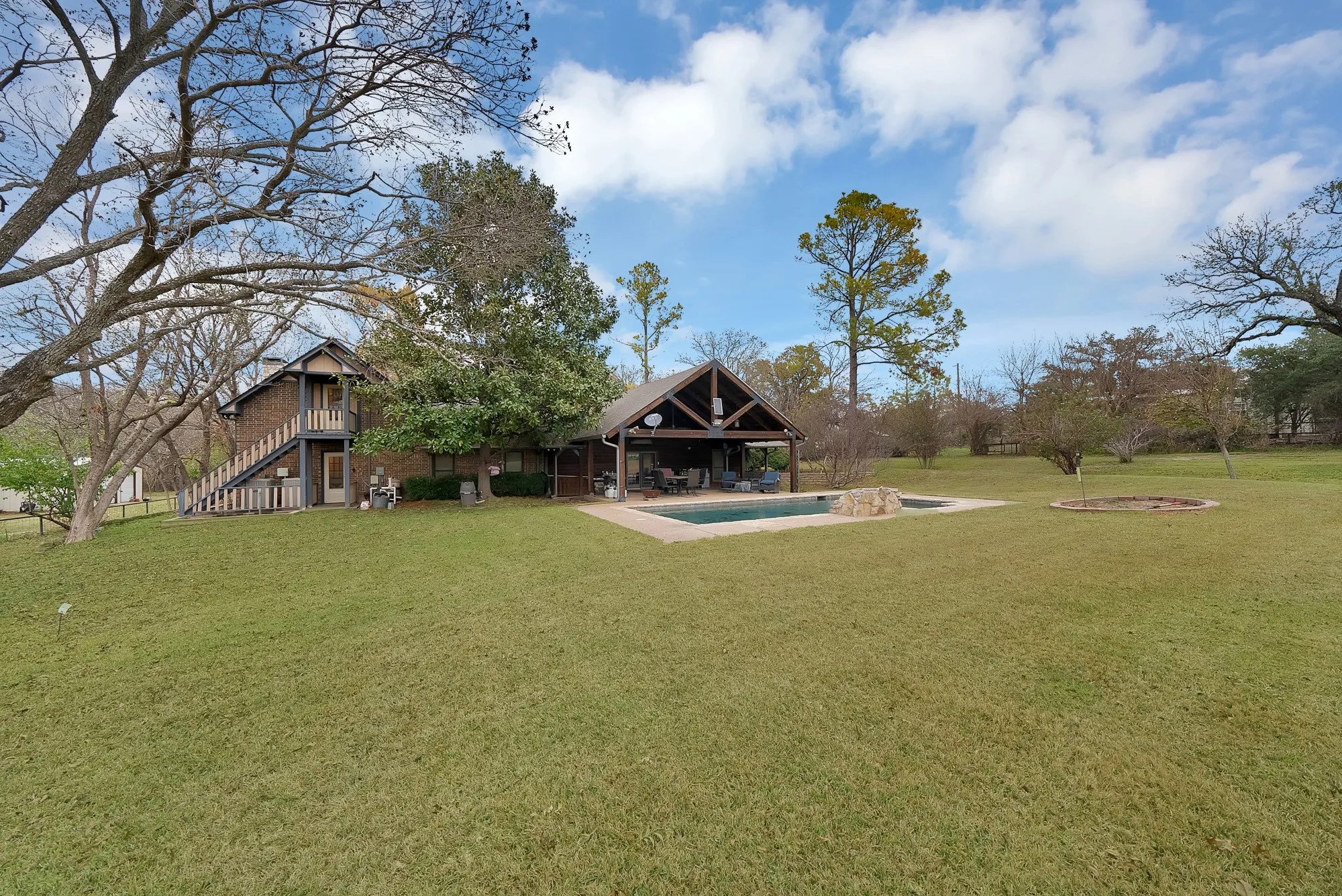 Farm For Sale in Parker County , 1317 Sweet Springs Road, Weatherford, Texas 76088, 4 Bedroom, 4 Bathroom, Garage spaces, 3,266 Sqft, built in 1988, mls#21130736, Real Estate Agent in Weatherford, Homes For Sale in Parker county, Homes For Sale in Weatherford, Realtor in Weatherford Texas, Real Estate Brokerage Independent Realty Texas, Luminita Cordes Realtor