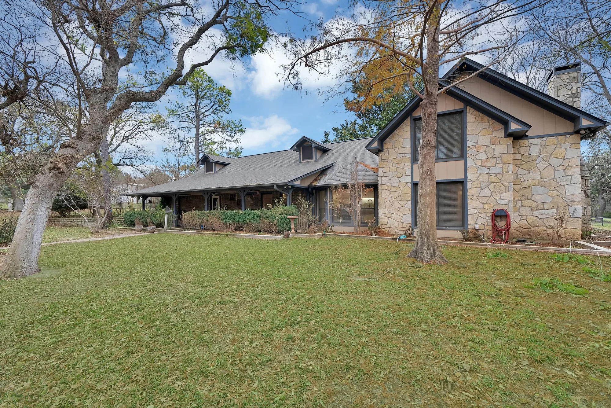 Farm For Sale in Parker County , 1317 Sweet Springs Road, Weatherford, Texas 76088, 4 Bedroom, 4 Bathroom, Garage spaces, 3,266 Sqft, built in 1988, mls#21130736, Real Estate Agent in Weatherford, Homes For Sale in Parker county, Homes For Sale in Weatherford, Realtor in Weatherford Texas, Real Estate Brokerage Independent Realty Texas, Luminita Cordes Realtor