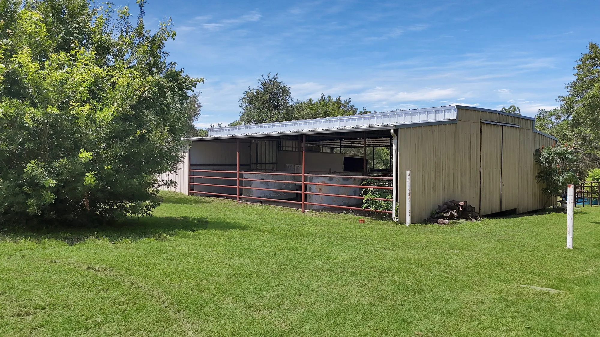 Farm For Sale in Parker County , 1317 Sweet Springs Road, Weatherford, Texas 76088, 4 Bedroom, 4 Bathroom, Garage spaces, 3,266 Sqft, built in 1988, mls#21130736, Real Estate Agent in Weatherford, Homes For Sale in Parker county, Homes For Sale in Weatherford, Realtor in Weatherford Texas, Real Estate Brokerage Independent Realty Texas, Luminita Cordes Realtor