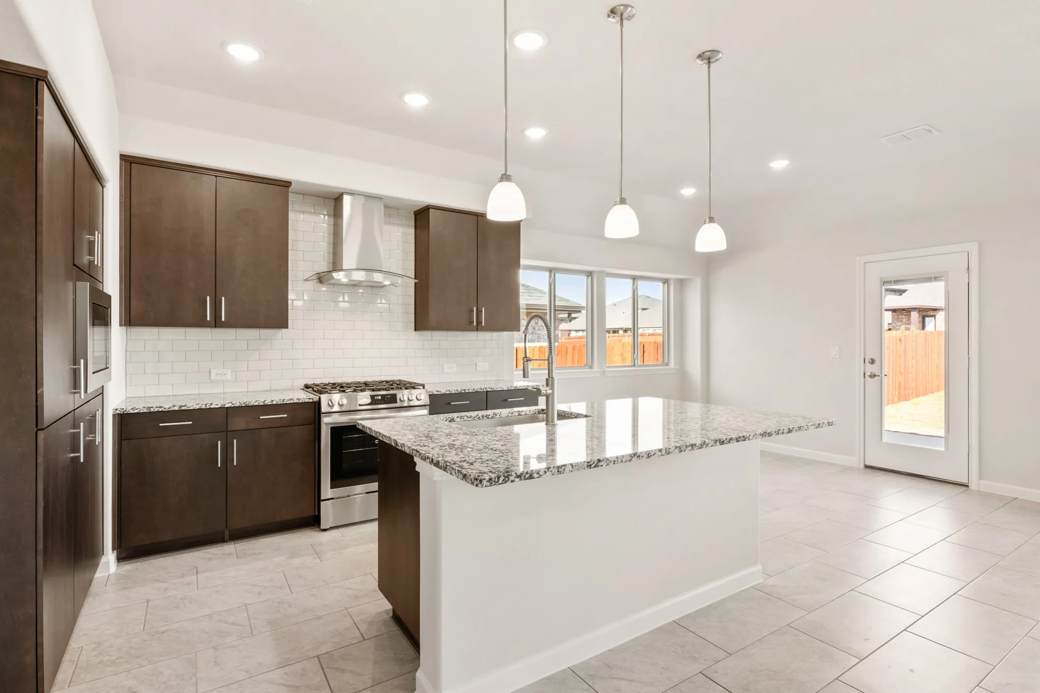 Single Family Residence For Sale in Johnson County , 925 Kingbird Lane, Alvarado, Texas 76009, 3 Bedroom, 2 Bathroom, 2 Garage spaces, 1,531 Sqft, built in 2025, New Construction - Complete, mls#21125781, Real Estate Agent in Alvarado, Homes For Sale in Johnson county, Homes For Sale in Alvarado, Realtor in Alvarado Texas, Real Estate Brokerage Independent Realty Texas, Luminita Cordes Realtor
