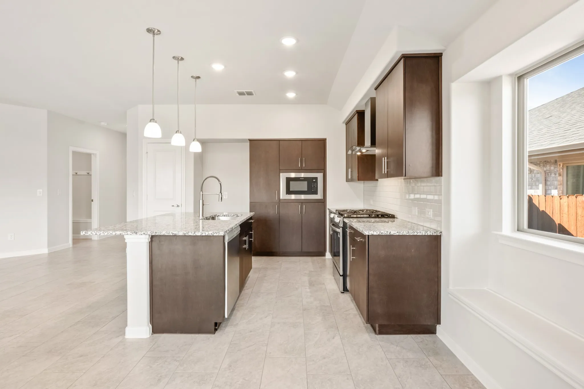 Single Family Residence For Sale in Johnson County , 925 Kingbird Lane, Alvarado, Texas 76009, 3 Bedroom, 2 Bathroom, 2 Garage spaces, 1,531 Sqft, built in 2025, New Construction - Complete, mls#21125781, Real Estate Agent in Alvarado, Homes For Sale in Johnson county, Homes For Sale in Alvarado, Realtor in Alvarado Texas, Real Estate Brokerage Independent Realty Texas, Luminita Cordes Realtor