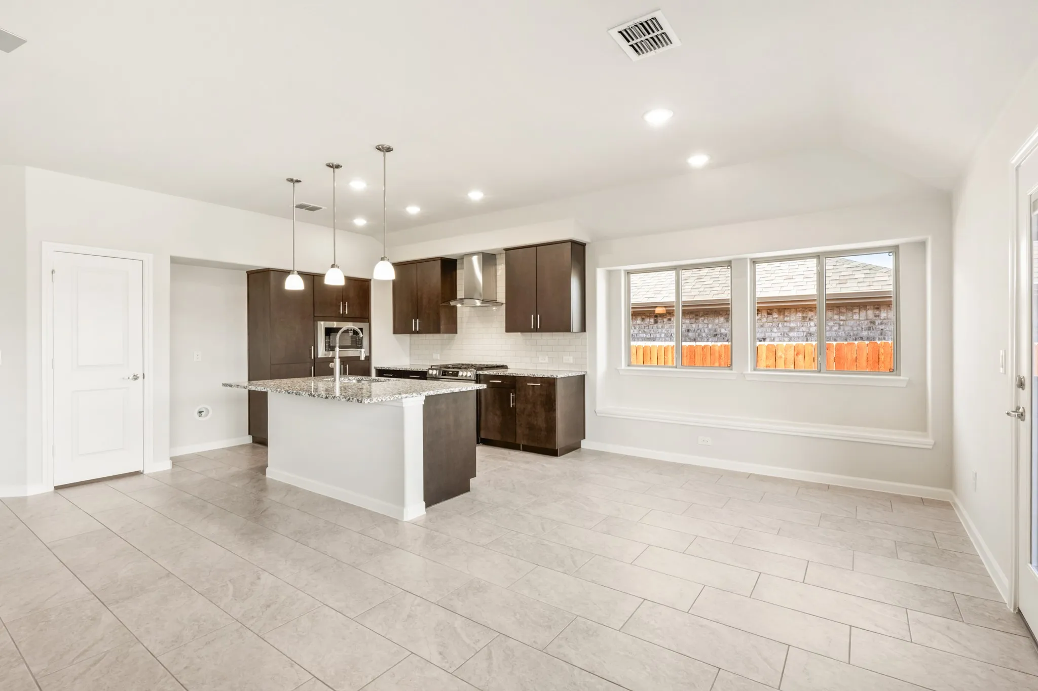 Single Family Residence For Sale in Johnson County , 925 Kingbird Lane, Alvarado, Texas 76009, 3 Bedroom, 2 Bathroom, 2 Garage spaces, 1,531 Sqft, built in 2025, New Construction - Complete, mls#21125781, Real Estate Agent in Alvarado, Homes For Sale in Johnson county, Homes For Sale in Alvarado, Realtor in Alvarado Texas, Real Estate Brokerage Independent Realty Texas, Luminita Cordes Realtor