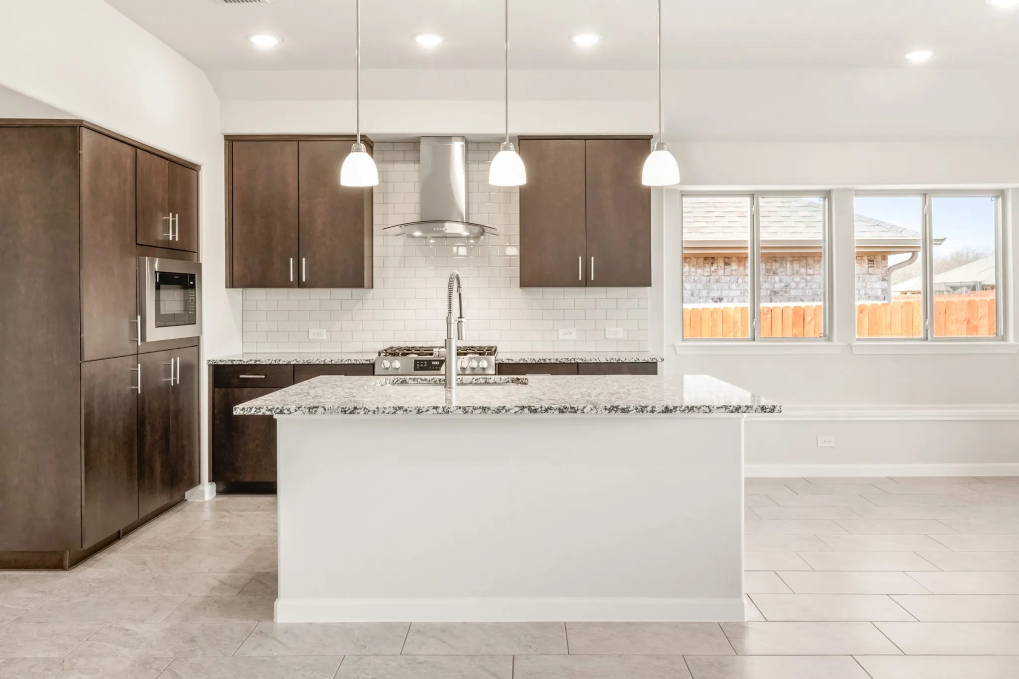 Single Family Residence For Sale in Johnson County , 925 Kingbird Lane, Alvarado, Texas 76009, 3 Bedroom, 2 Bathroom, 2 Garage spaces, 1,531 Sqft, built in 2025, New Construction - Complete, mls#21125781, Real Estate Agent in Alvarado, Homes For Sale in Johnson county, Homes For Sale in Alvarado, Realtor in Alvarado Texas, Real Estate Brokerage Independent Realty Texas, Luminita Cordes Realtor