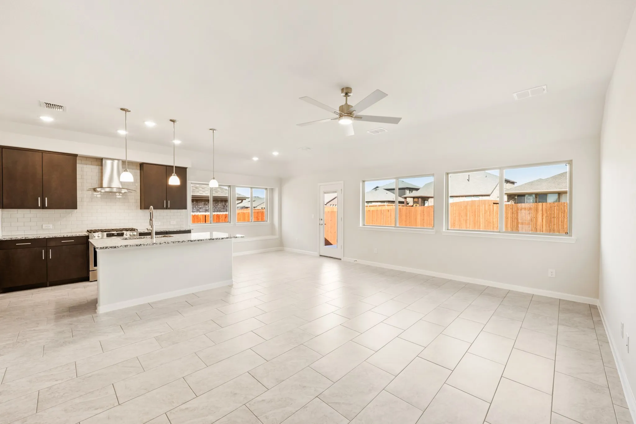 Single Family Residence For Sale in Johnson County , 925 Kingbird Lane, Alvarado, Texas 76009, 3 Bedroom, 2 Bathroom, 2 Garage spaces, 1,531 Sqft, built in 2025, New Construction - Complete, mls#21125781, Real Estate Agent in Alvarado, Homes For Sale in Johnson county, Homes For Sale in Alvarado, Realtor in Alvarado Texas, Real Estate Brokerage Independent Realty Texas, Luminita Cordes Realtor