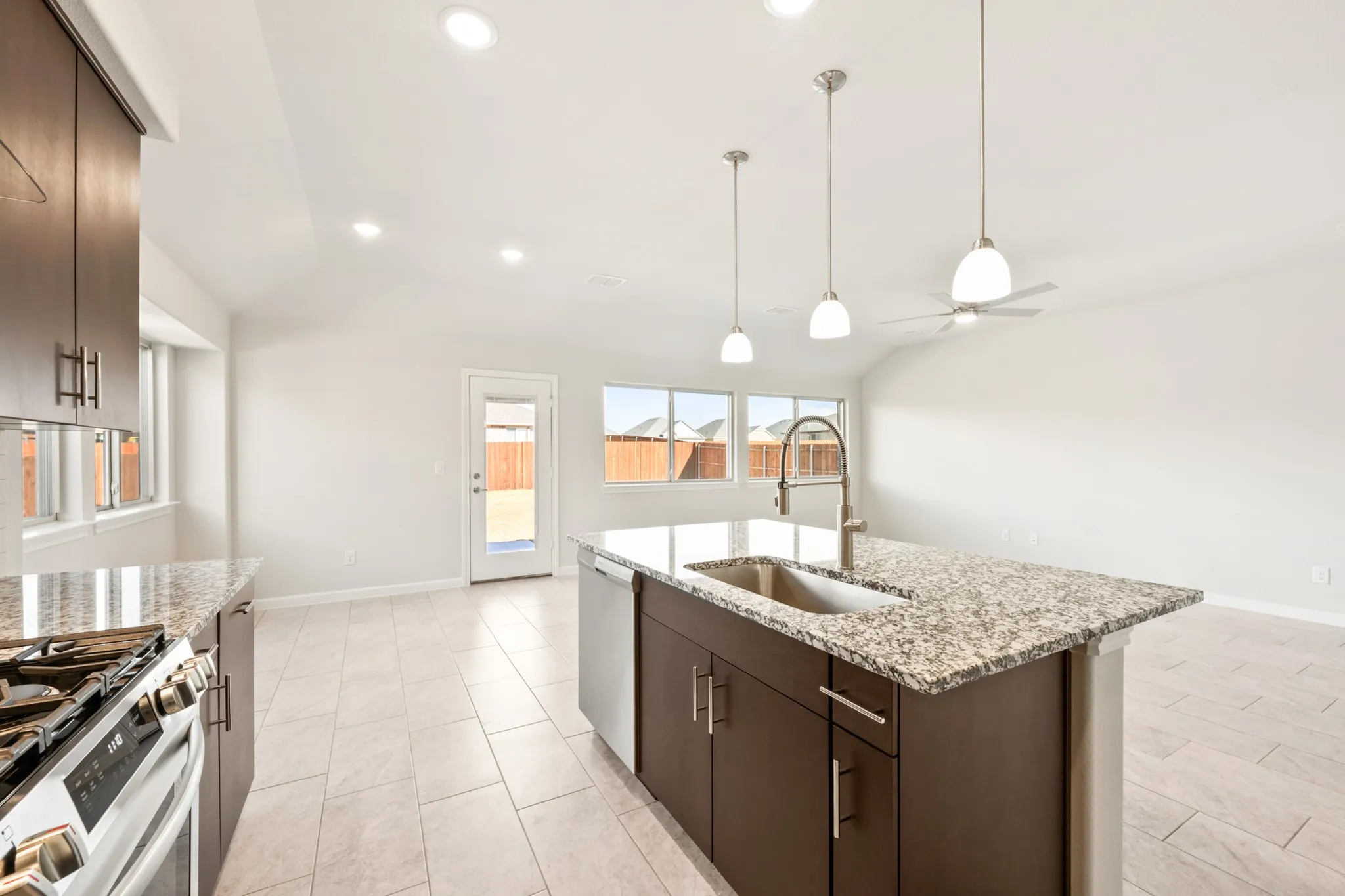 Single Family Residence For Sale in Johnson County , 925 Kingbird Lane, Alvarado, Texas 76009, 3 Bedroom, 2 Bathroom, 2 Garage spaces, 1,531 Sqft, built in 2025, New Construction - Complete, mls#21125781, Real Estate Agent in Alvarado, Homes For Sale in Johnson county, Homes For Sale in Alvarado, Realtor in Alvarado Texas, Real Estate Brokerage Independent Realty Texas, Luminita Cordes Realtor