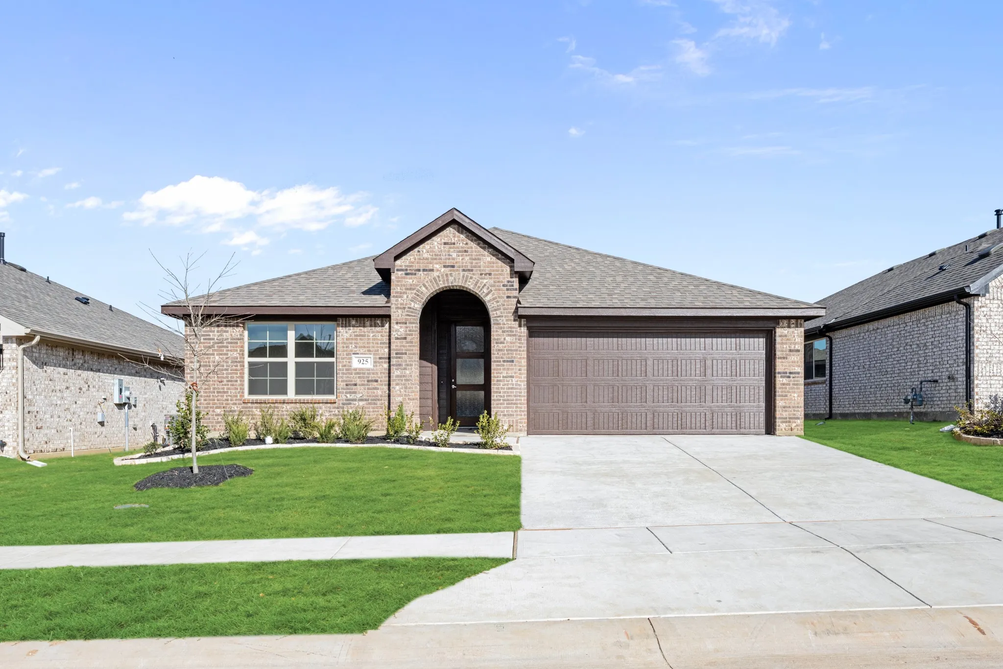 Single Family Residence For Sale in Johnson County , 925 Kingbird Lane, Alvarado, Texas 76009, 3 Bedroom, 2 Bathroom, 2 Garage spaces, 1,531 Sqft, built in 2025, New Construction - Complete, mls#21125781, Real Estate Agent in Alvarado, Homes For Sale in Johnson county, Homes For Sale in Alvarado, Realtor in Alvarado Texas, Real Estate Brokerage Independent Realty Texas, Luminita Cordes Realtor