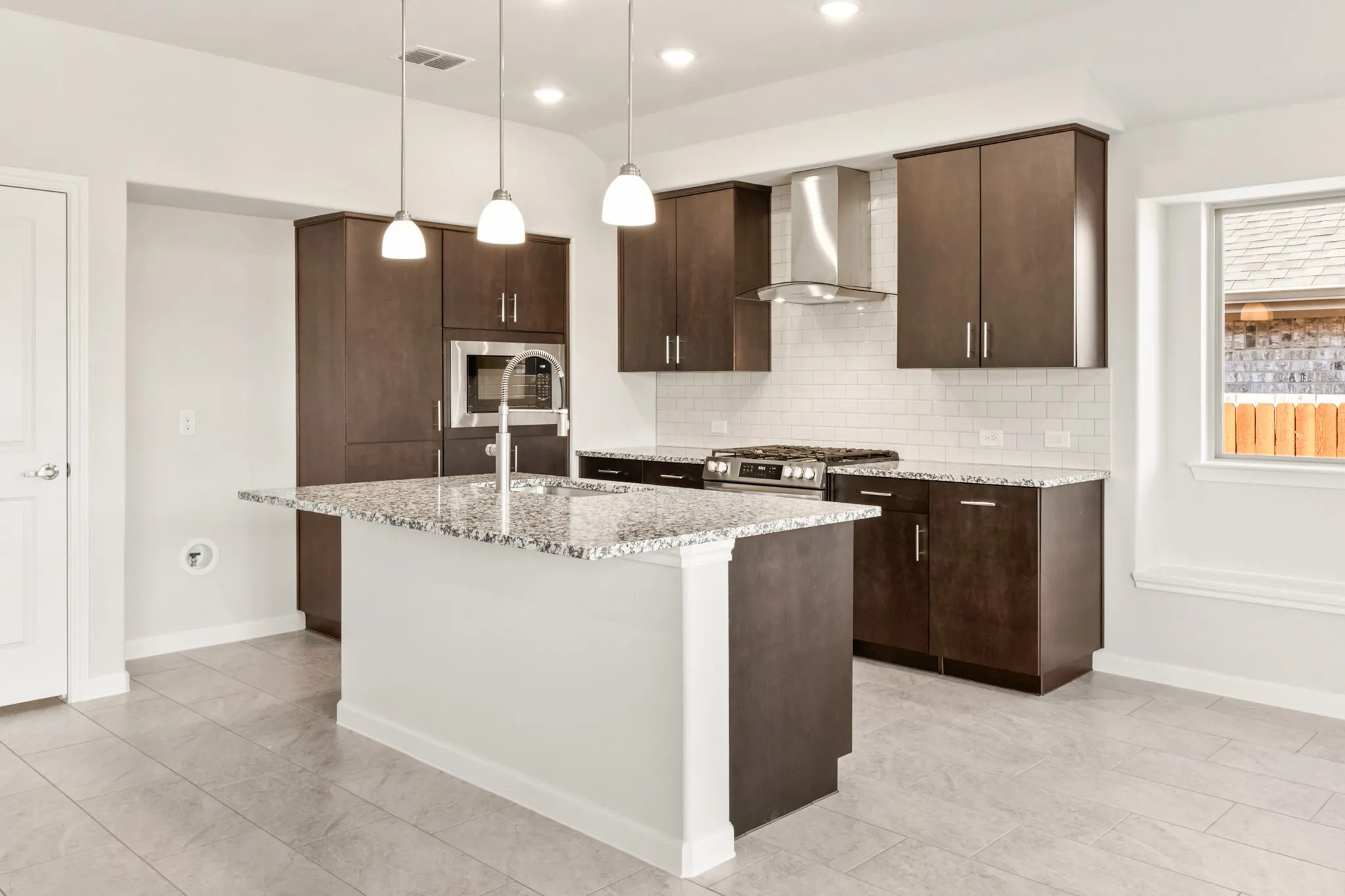 Single Family Residence For Sale in Johnson County , 925 Kingbird Lane, Alvarado, Texas 76009, 3 Bedroom, 2 Bathroom, 2 Garage spaces, 1,531 Sqft, built in 2025, New Construction - Complete, mls#21125781, Real Estate Agent in Alvarado, Homes For Sale in Johnson county, Homes For Sale in Alvarado, Realtor in Alvarado Texas, Real Estate Brokerage Independent Realty Texas, Luminita Cordes Realtor