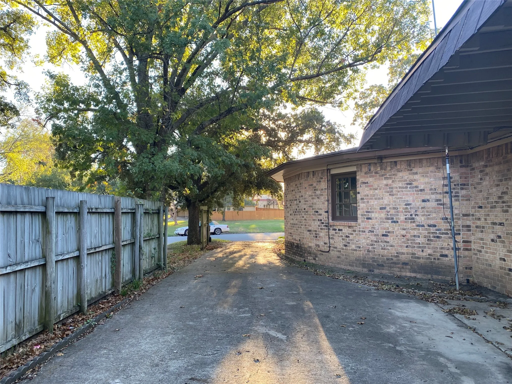 Single Family Residence For Sale in Navarro County , 1805 E Beverly Drive, Corsicana, Texas 75110, 2 Bedroom, 2 Bathroom, Garage spaces, 1,385 Sqft, built in 1968, mls#21131496, Real Estate Agent in Corsicana, Homes For Sale in Navarro county, Homes For Sale in Corsicana, Realtor in Corsicana Texas, Real Estate Brokerage Independent Realty Texas, Luminita Cordes Realtor