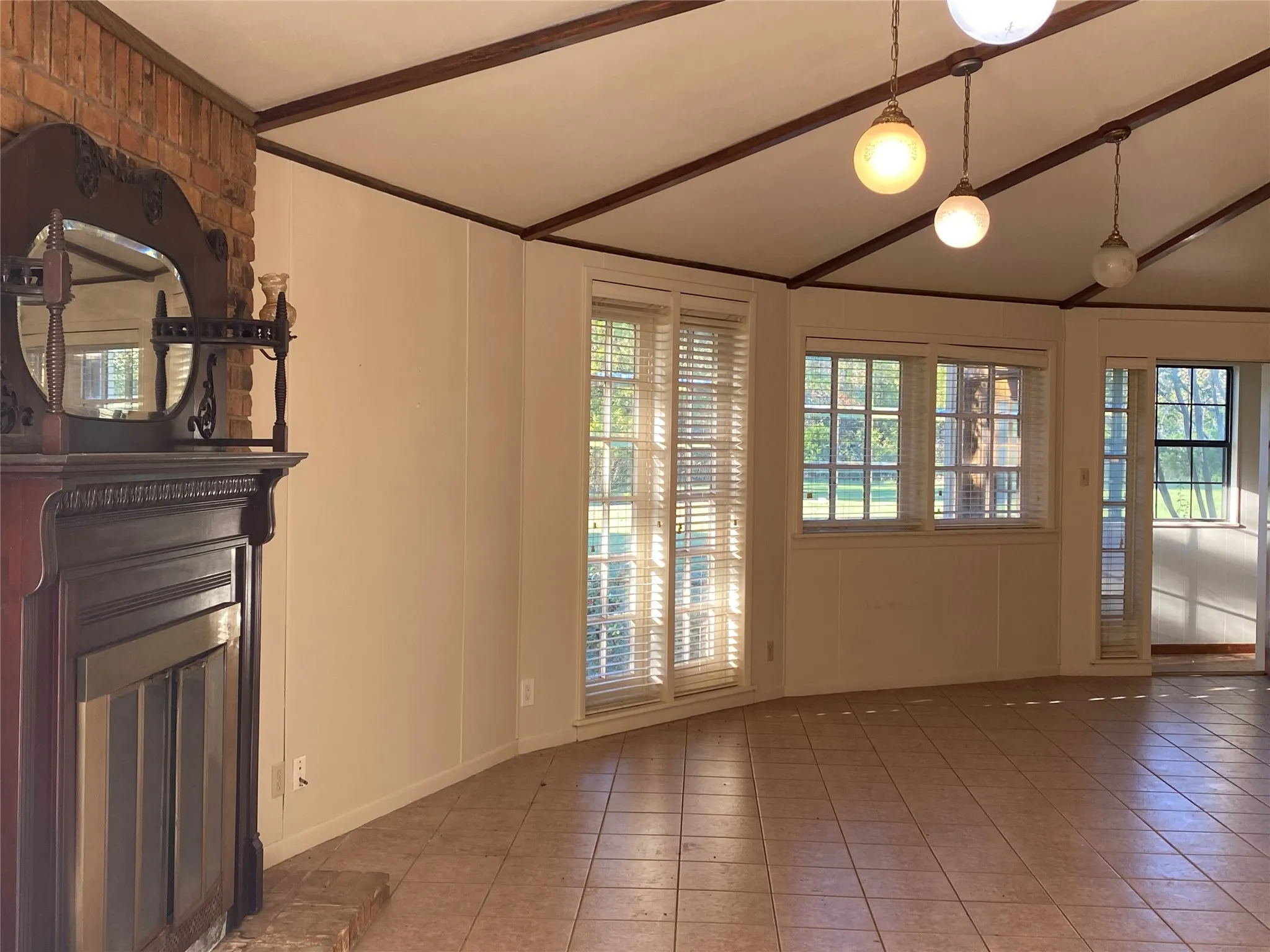 Single Family Residence For Sale in Navarro County , 1805 E Beverly Drive, Corsicana, Texas 75110, 2 Bedroom, 2 Bathroom, Garage spaces, 1,385 Sqft, built in 1968, mls#21131496, Real Estate Agent in Corsicana, Homes For Sale in Navarro county, Homes For Sale in Corsicana, Realtor in Corsicana Texas, Real Estate Brokerage Independent Realty Texas, Luminita Cordes Realtor