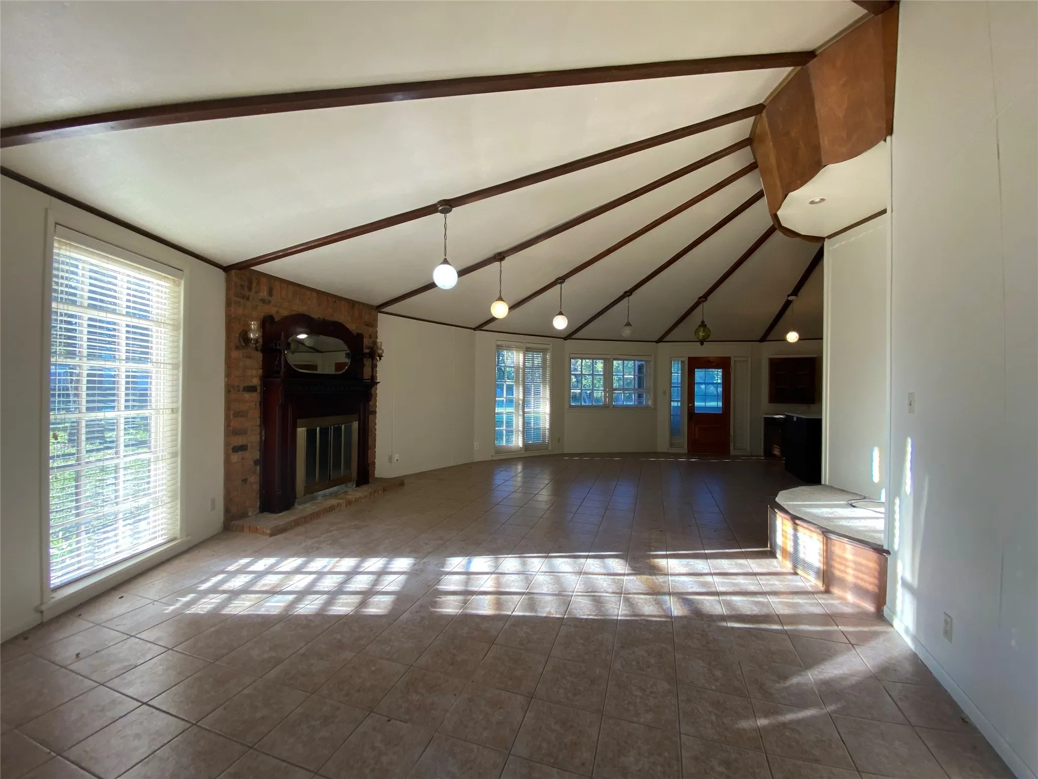 Single Family Residence For Sale in Navarro County , 1805 E Beverly Drive, Corsicana, Texas 75110, 2 Bedroom, 2 Bathroom, Garage spaces, 1,385 Sqft, built in 1968, mls#21131496, Real Estate Agent in Corsicana, Homes For Sale in Navarro county, Homes For Sale in Corsicana, Realtor in Corsicana Texas, Real Estate Brokerage Independent Realty Texas, Luminita Cordes Realtor