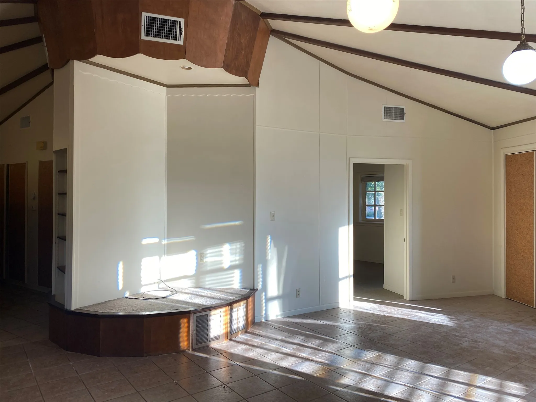 Single Family Residence For Sale in Navarro County , 1805 E Beverly Drive, Corsicana, Texas 75110, 2 Bedroom, 2 Bathroom, Garage spaces, 1,385 Sqft, built in 1968, mls#21131496, Real Estate Agent in Corsicana, Homes For Sale in Navarro county, Homes For Sale in Corsicana, Realtor in Corsicana Texas, Real Estate Brokerage Independent Realty Texas, Luminita Cordes Realtor