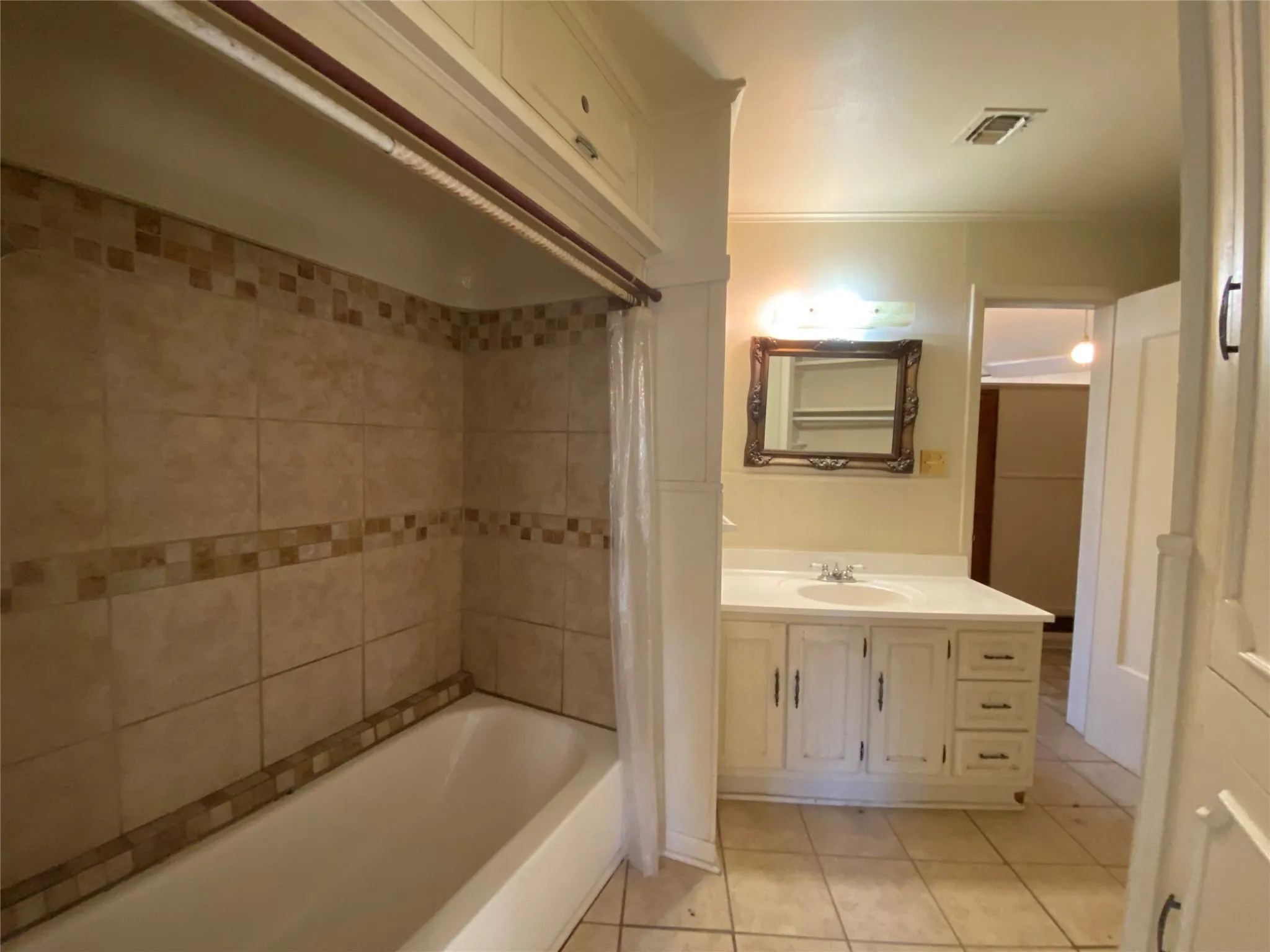 Single Family Residence For Sale in Navarro County , 1805 E Beverly Drive, Corsicana, Texas 75110, 2 Bedroom, 2 Bathroom, Garage spaces, 1,385 Sqft, built in 1968, mls#21131496, Real Estate Agent in Corsicana, Homes For Sale in Navarro county, Homes For Sale in Corsicana, Realtor in Corsicana Texas, Real Estate Brokerage Independent Realty Texas, Luminita Cordes Realtor