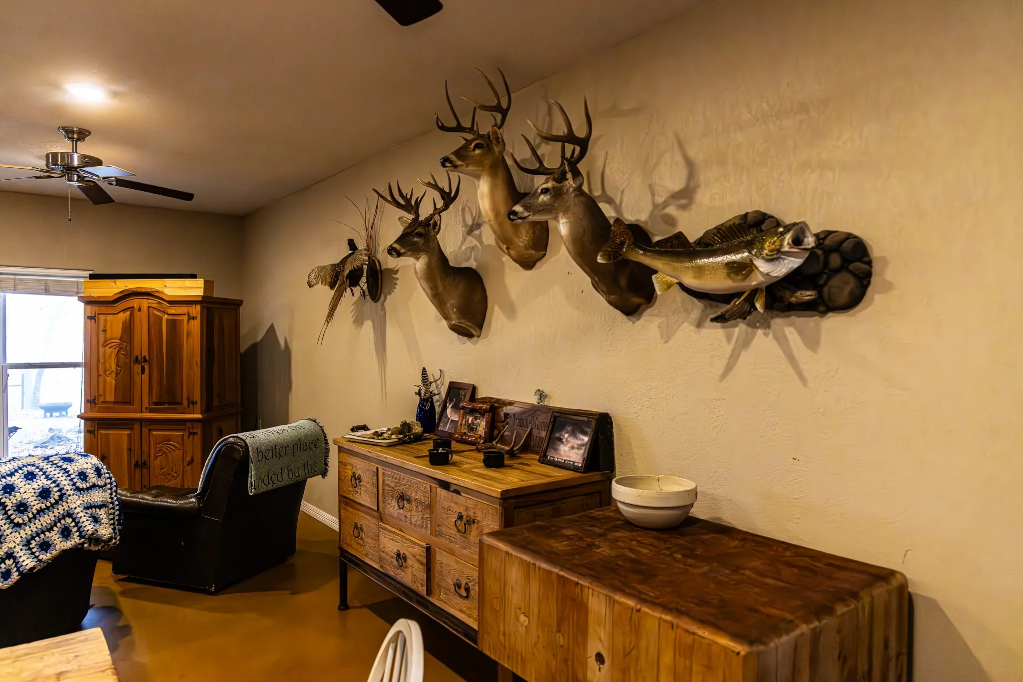 Open floor plan.  Mounts from this acerage
