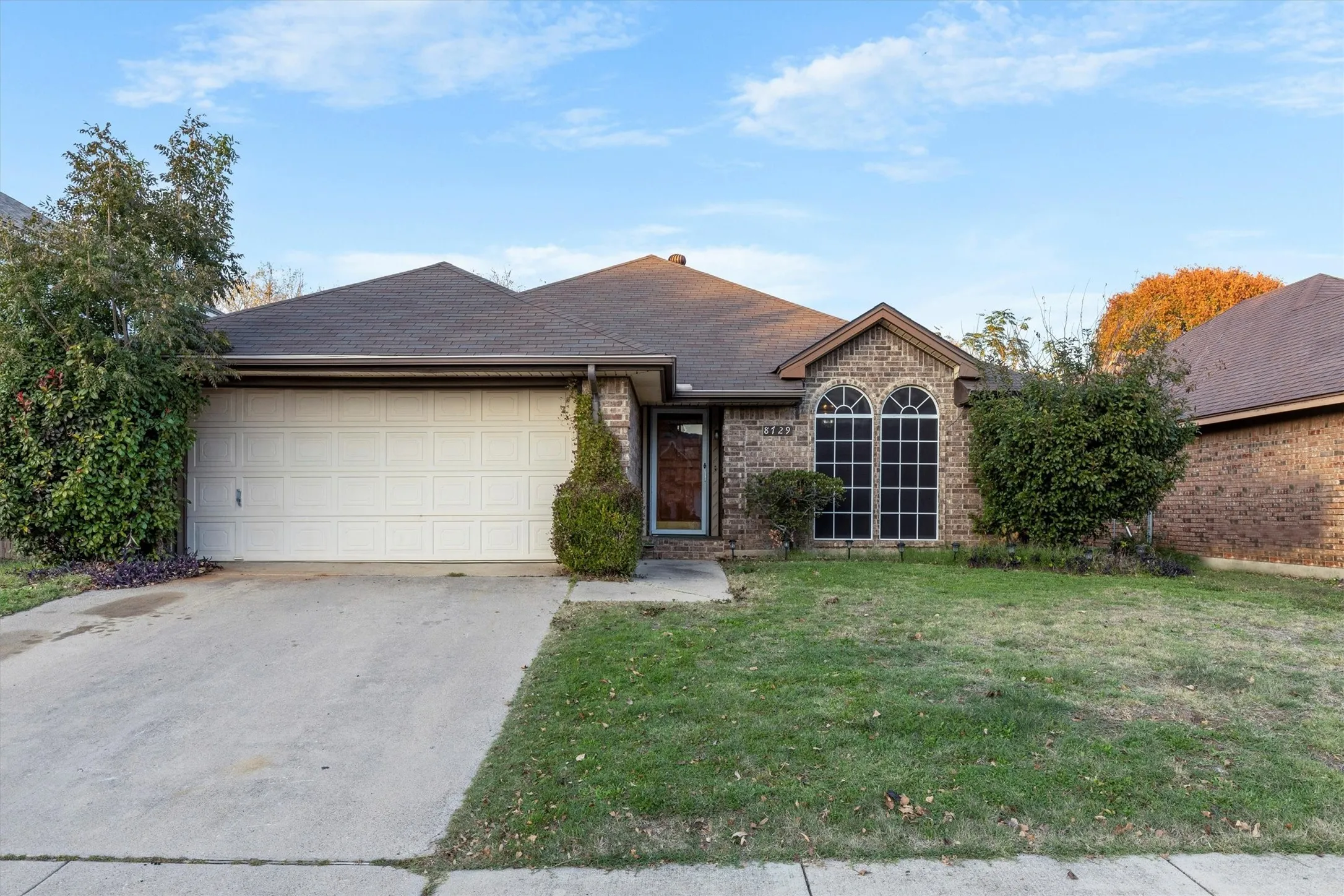 Single Family Residence For Sale in Tarrant County , 8729 Sabinas Trail, Fort Worth, Texas 76118, 3 Bedroom, 2 Bathroom, 2 Garage spaces, 1,840 Sqft, built in 1987, mls#21129918, Real Estate Agent in Fort Worth, Homes For Sale in Tarrant county, Homes For Sale in Fort Worth, Realtor in Fort Worth Texas, Real Estate Brokerage Independent Realty Texas, Luminita Cordes Realtor