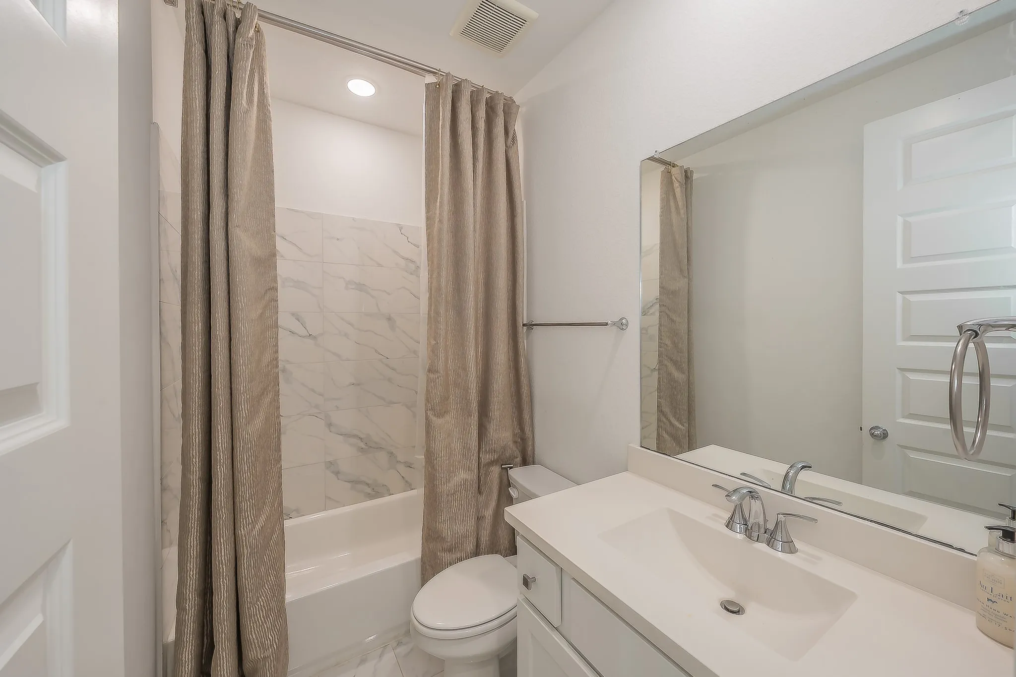 Single Family Residence For Sale in Denton County , 4012 Prickly Pear Avenue, Aubrey, Texas 76227, 4 Bedrooms, 3 Bathrooms, 2 Garage spaces, 2,331 Sqft, built in 2022, Preowned, Price $415,000, mls#21129684, Real Estate Agent in Aubrey, Homes For Sale in Denton county, Homes For Sale in Aubrey, Realtor in Aubrey Texas, Real Estate Brokerage Independent Realty Texas, Luminita Cordes Realtor