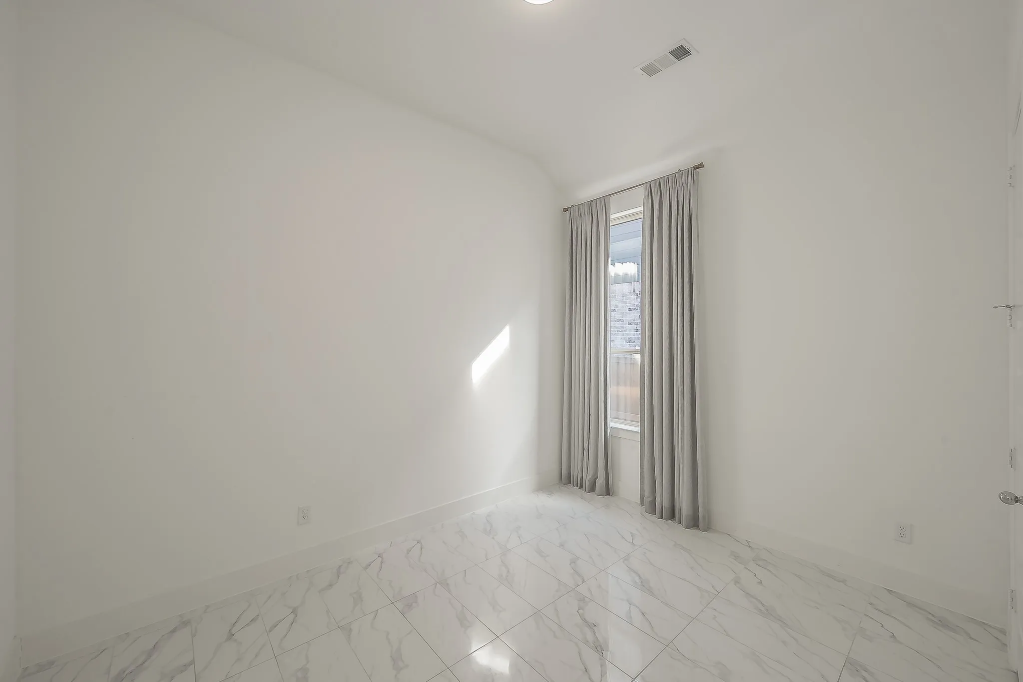 Single Family Residence For Sale in Denton County , 4012 Prickly Pear Avenue, Aubrey, Texas 76227, 4 Bedrooms, 3 Bathrooms, 2 Garage spaces, 2,331 Sqft, built in 2022, Preowned, Price $415,000, mls#21129684, Real Estate Agent in Aubrey, Homes For Sale in Denton county, Homes For Sale in Aubrey, Realtor in Aubrey Texas, Real Estate Brokerage Independent Realty Texas, Luminita Cordes Realtor