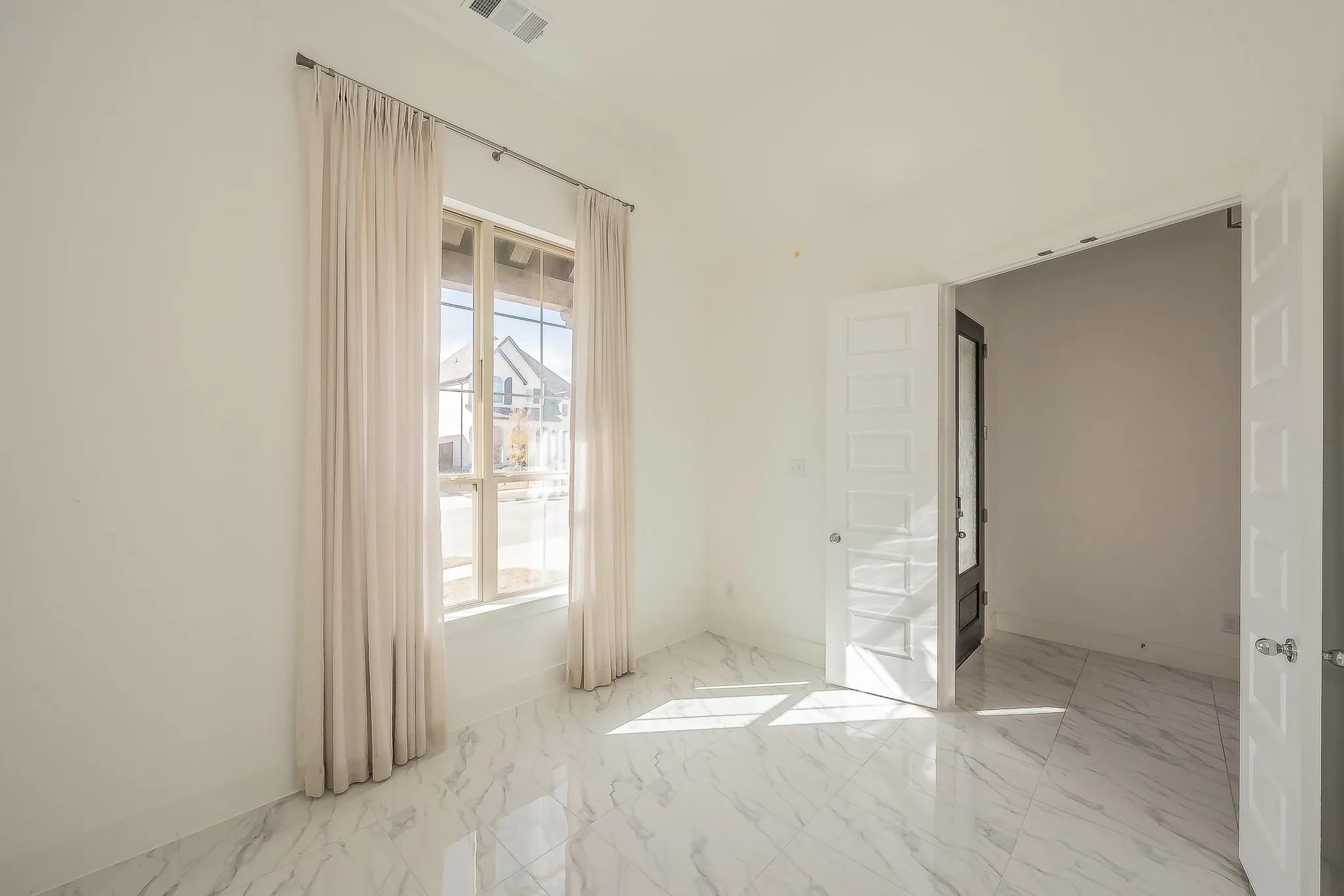 Single Family Residence For Sale in Denton County , 4012 Prickly Pear Avenue, Aubrey, Texas 76227, 4 Bedrooms, 3 Bathrooms, 2 Garage spaces, 2,331 Sqft, built in 2022, Preowned, Price $415,000, mls#21129684, Real Estate Agent in Aubrey, Homes For Sale in Denton county, Homes For Sale in Aubrey, Realtor in Aubrey Texas, Real Estate Brokerage Independent Realty Texas, Luminita Cordes Realtor