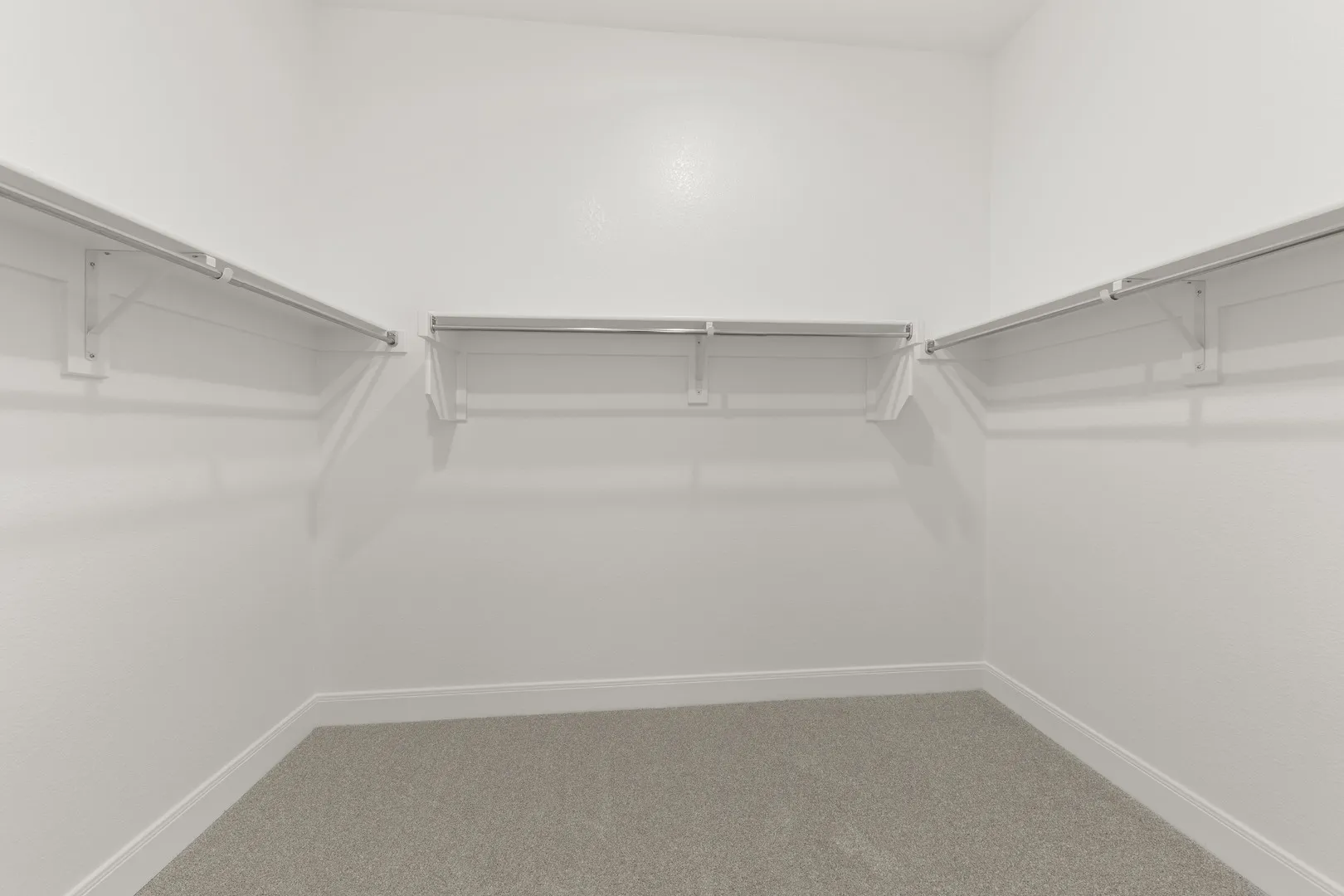 18. 5412 Archeron - Closet