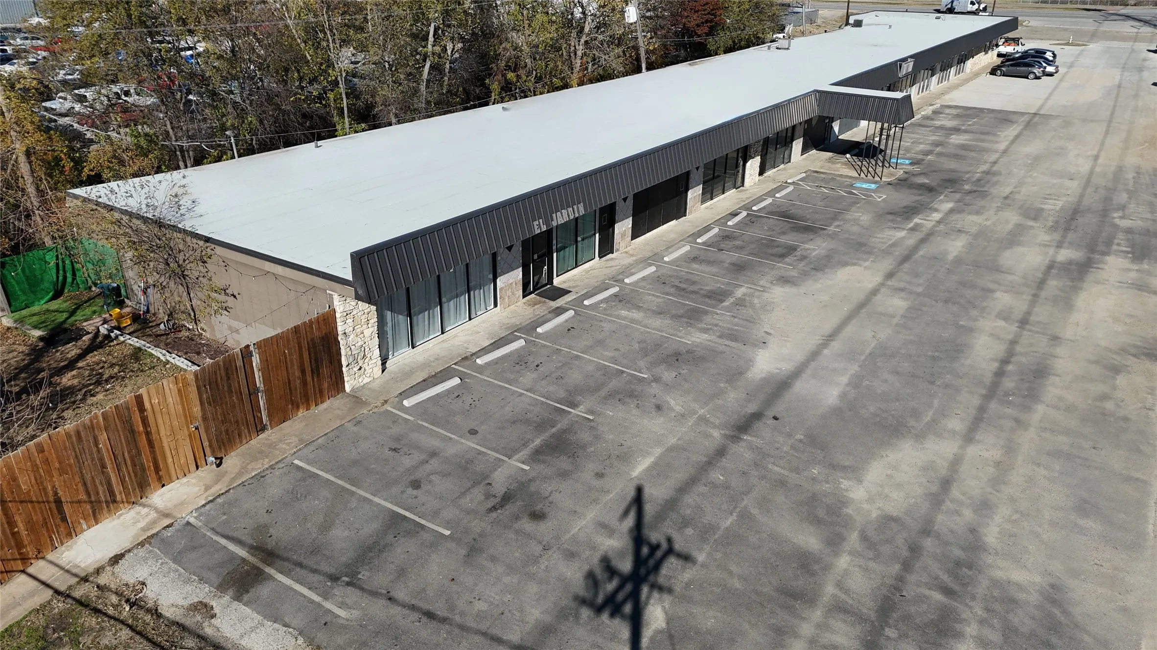 Retail For Rent in Tarrant County , 8331 Camp Bowie West, Fort Worth, Texas 76116, 0, 0, Garage spaces, 0 Sqft, built in 1959, Preowned, Price $8, mls#21131736, Real Estate Agent in Fort Worth, Homes For Rent in Tarrant county, Homes For Rent in Fort Worth, Realtor in Fort Worth Texas, Real Estate Brokerage Independent Realty Texas, Luminita Cordes Realtor