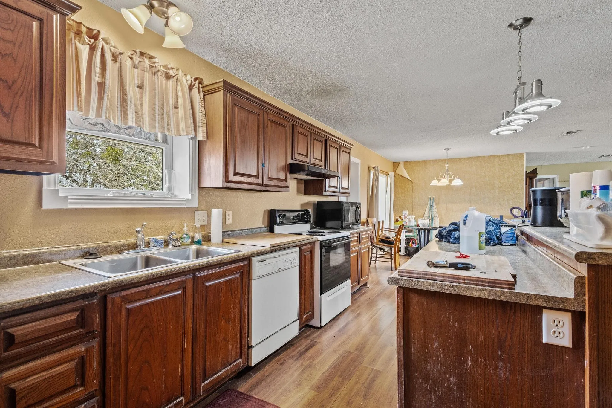 Single Family Residence For Sale in Lamar County , 1841 County Road 36080, Honey Grove, Texas 75446, 3 Bedroom, 2 Bathroom, Garage spaces, 1,800 Sqft, built in 2013, Price $125,000, mls#21131524, Real Estate Agent in Honey Grove, Homes For Sale in Lamar county, Homes For Sale in Honey Grove, Realtor in Honey Grove Texas, Real Estate Brokerage Independent Realty Texas, Luminita Cordes Realtor