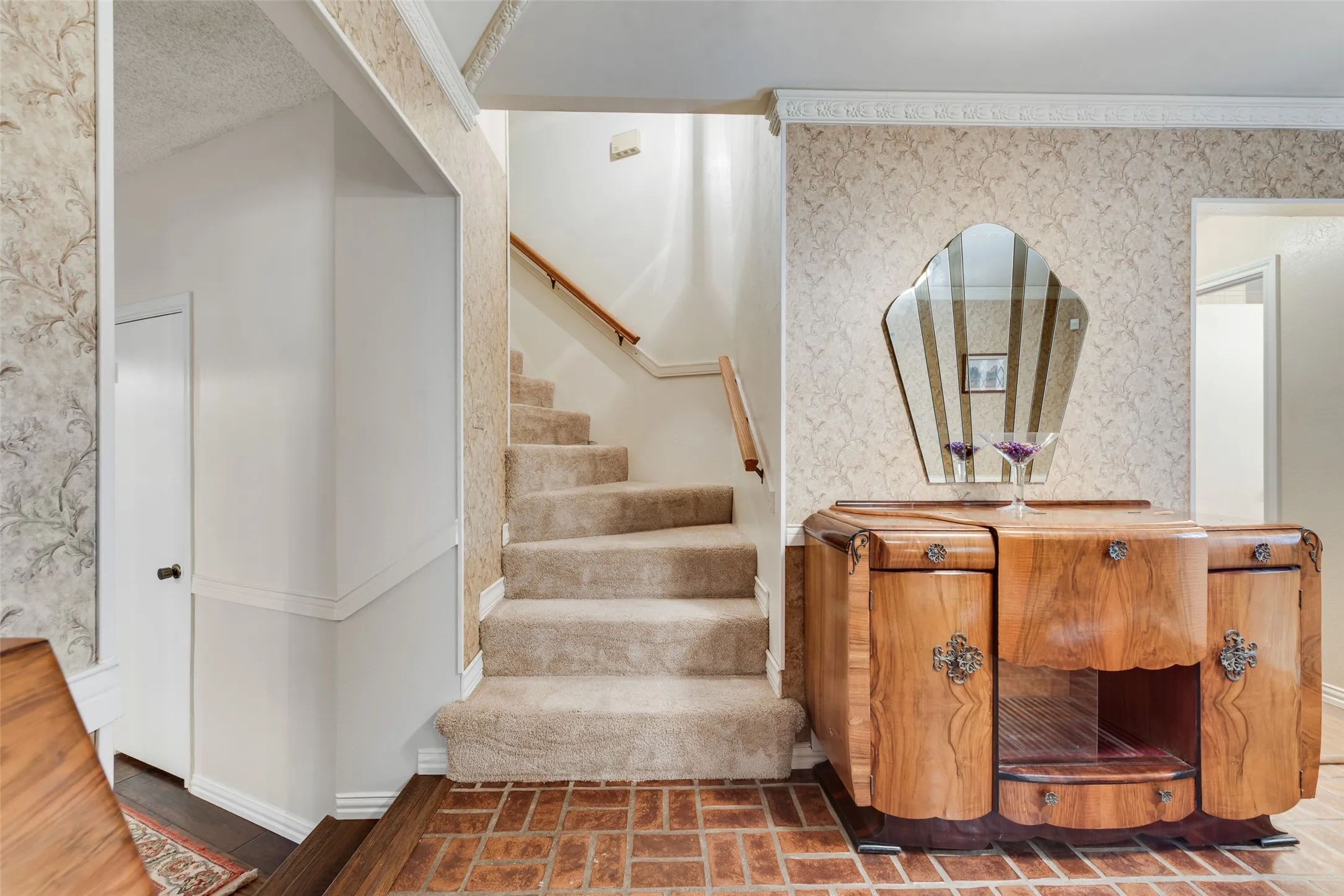 Stairwell leading to 2 upstairs bedrooms