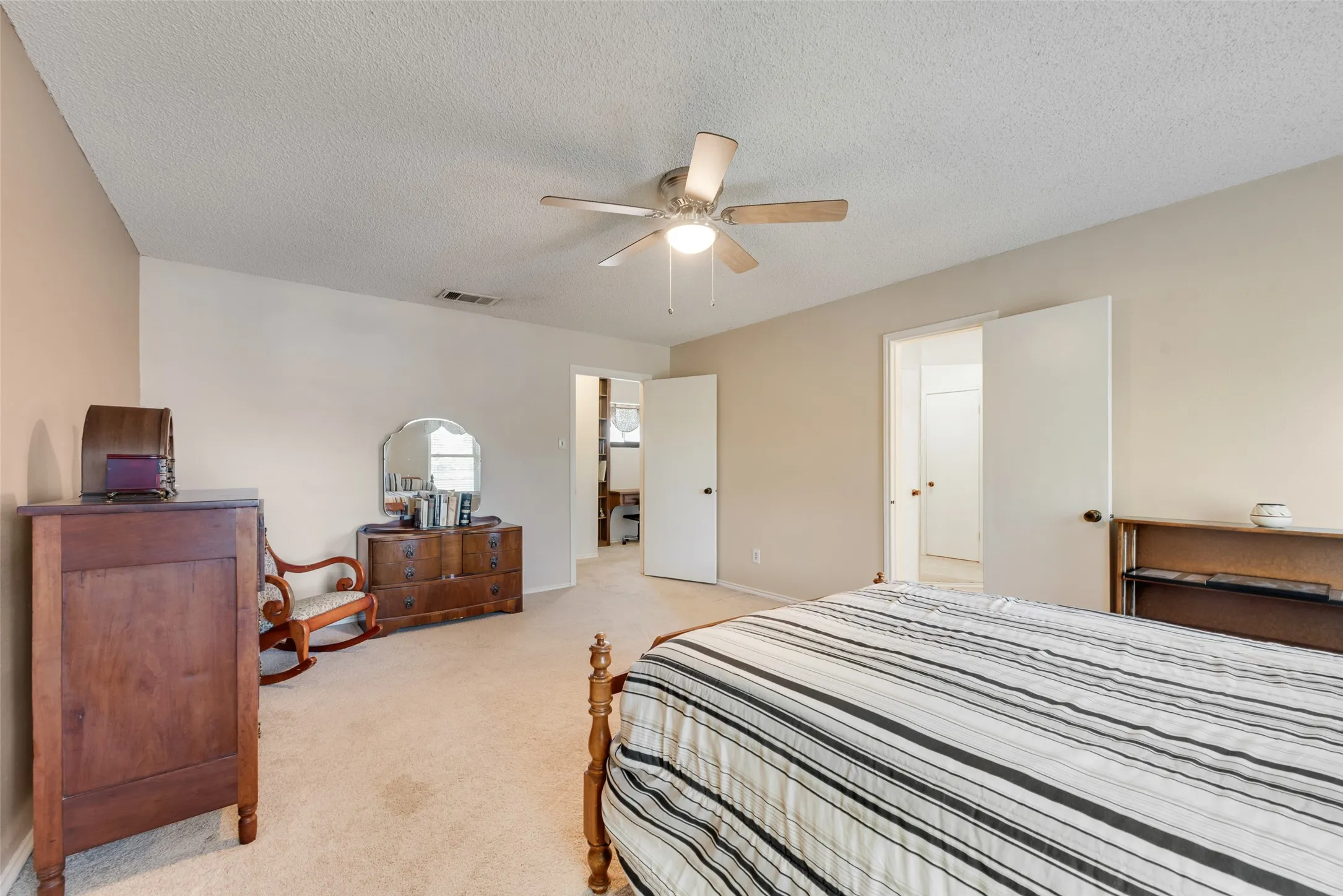 Large upstairs bedroom