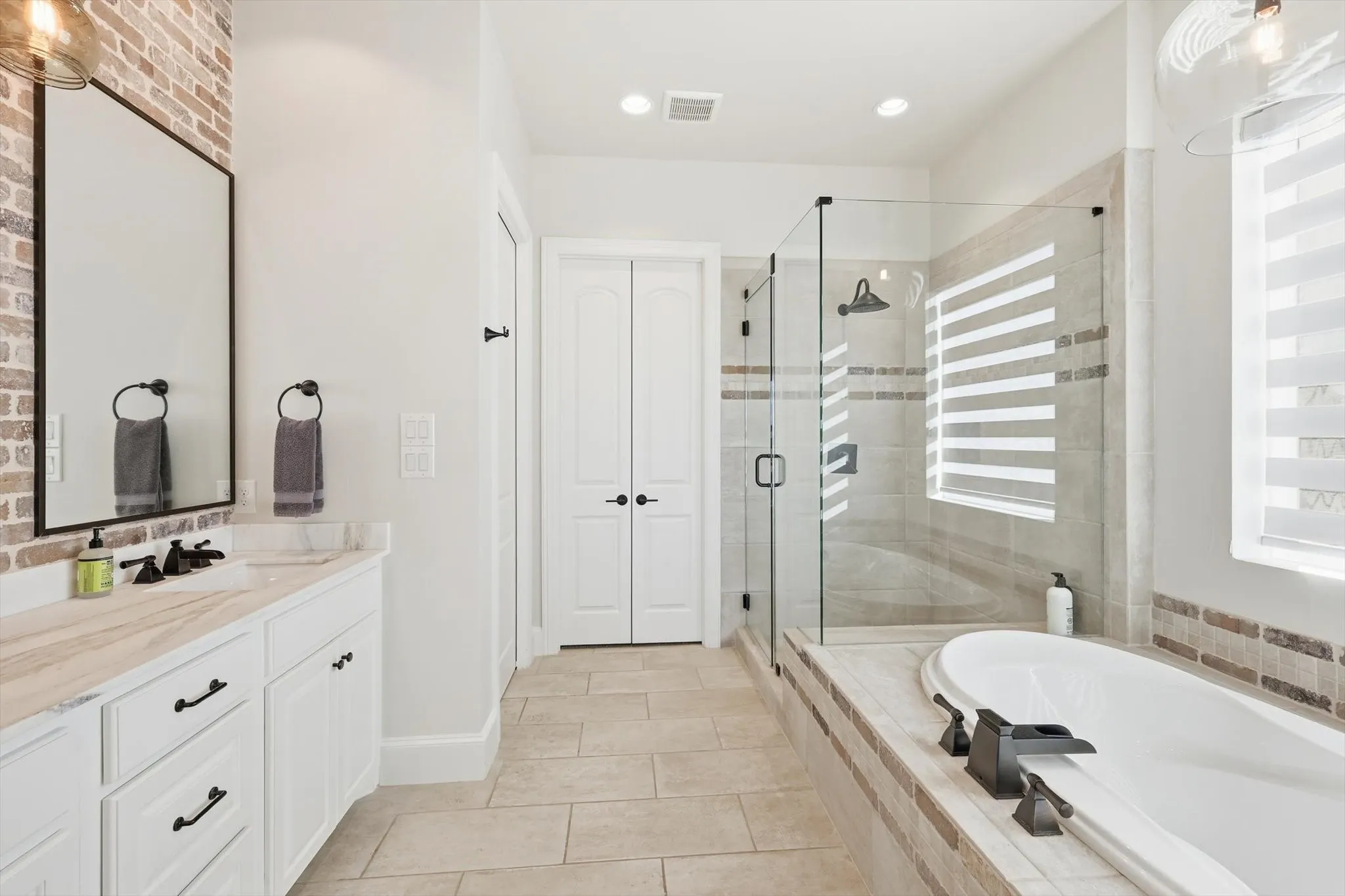 Single Family Residence For Sale in Palo Pinto County , 7105 W Hells Gate Drive, Strawn, Texas 76475, 6 Bedrooms, 8 Bathrooms, 3 Garage spaces, 5,520 Sqft, built in 2016, Price $3,499,000, mls#21129905, Real Estate Agent in Strawn, Homes For Sale in Palo Pinto county, Homes For Sale in Strawn, Realtor in Strawn Texas, Real Estate Brokerage Independent Realty Texas, Luminita Cordes Realtor
